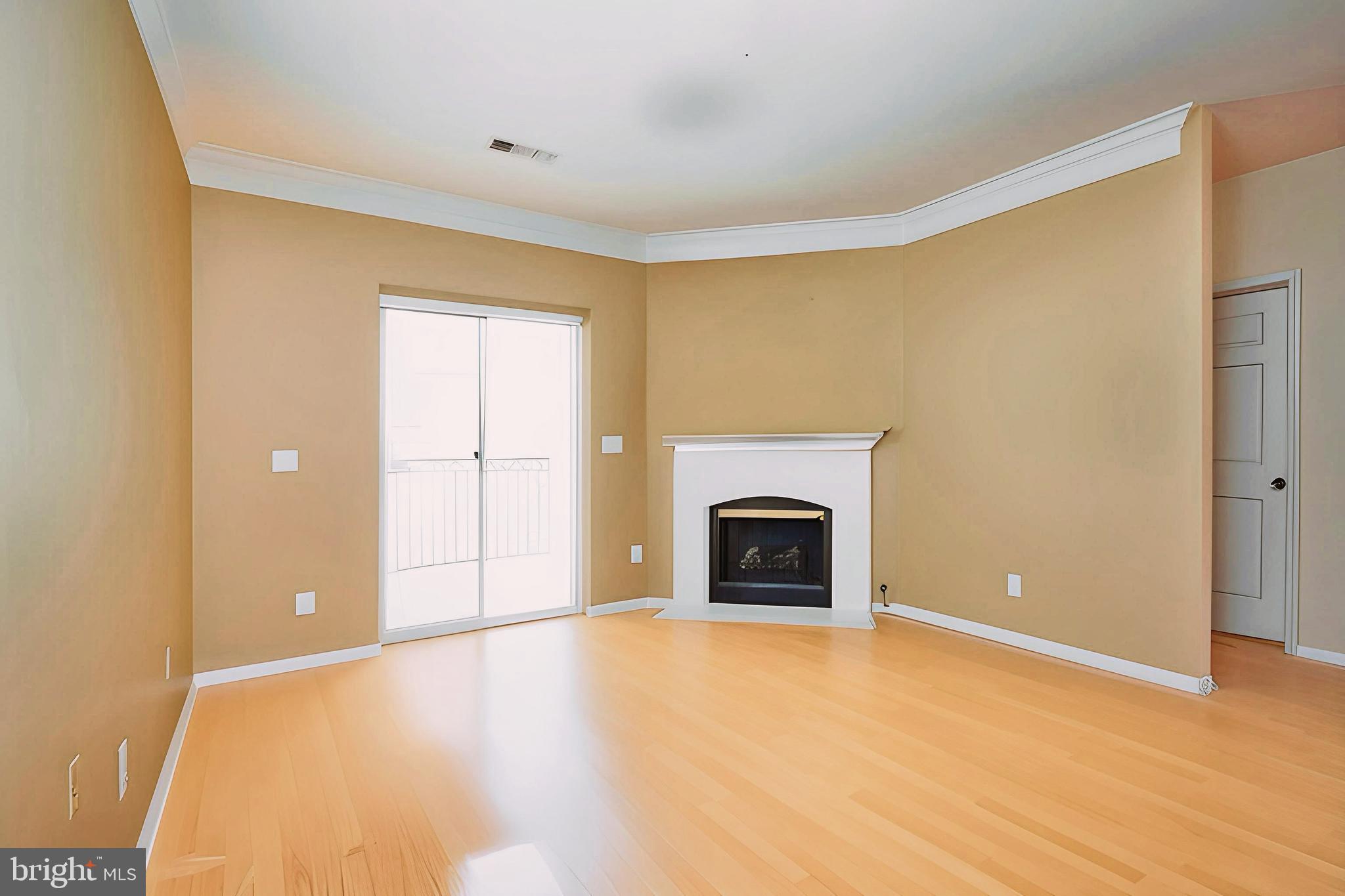 1580 SPRING GATE DRIVE 4303