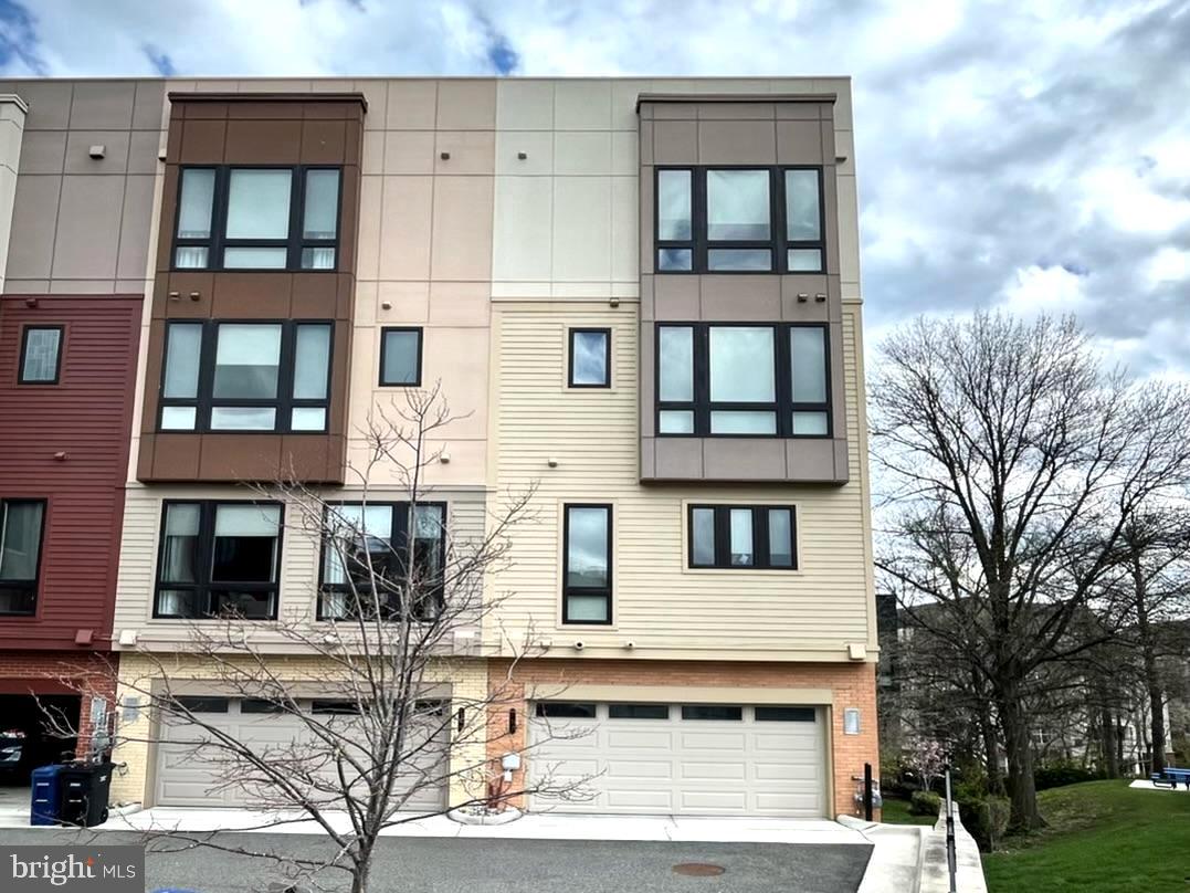 CAMBRIA SQUARE - Residential