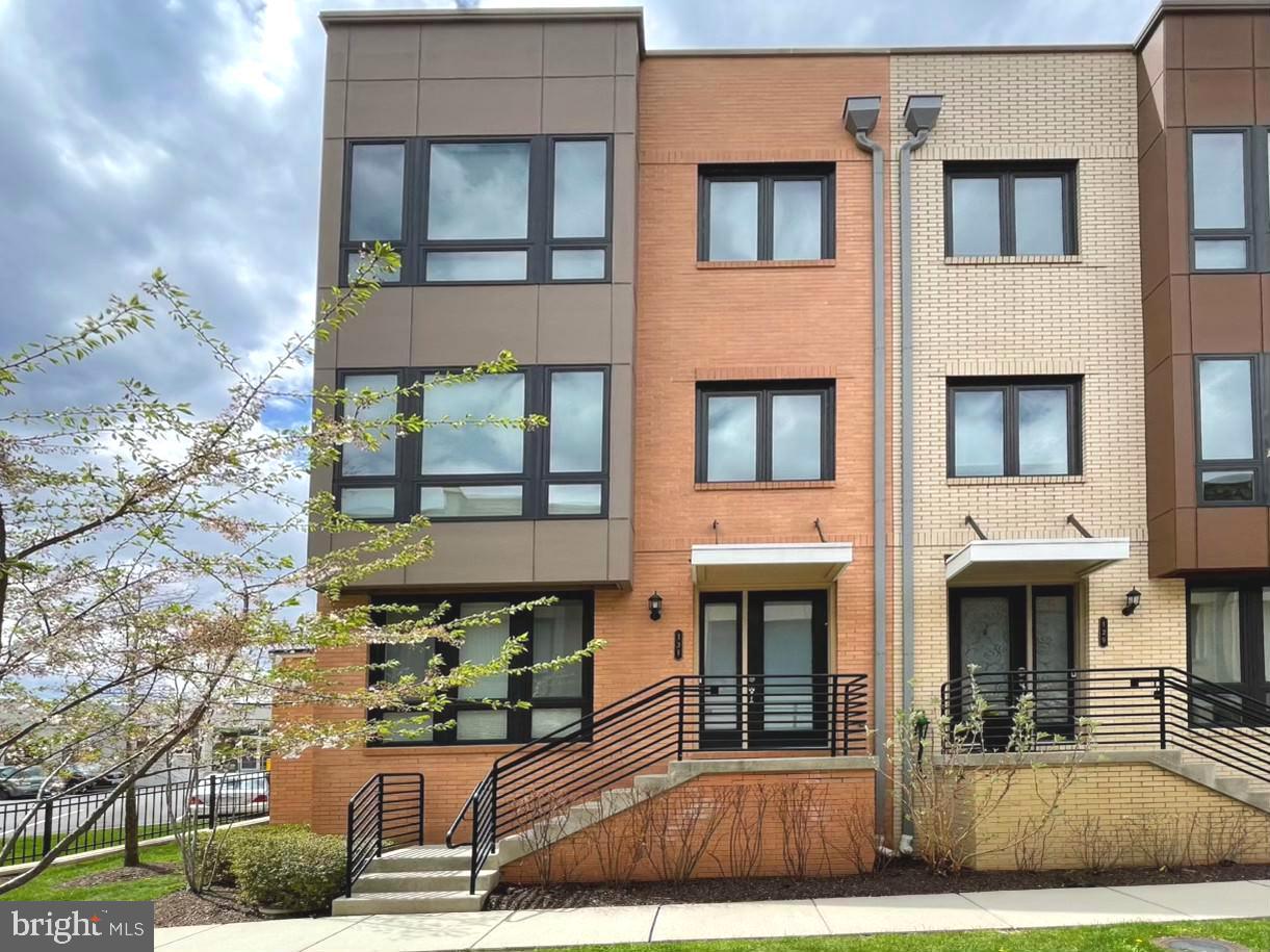 CAMBRIA SQUARE - Residential