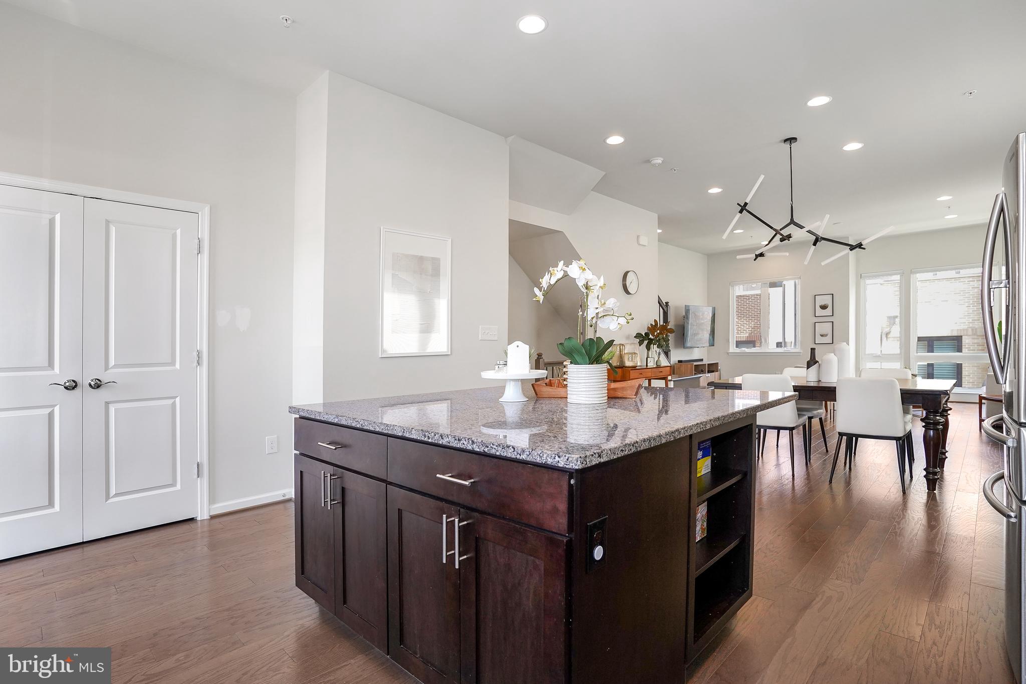 CAMBRIA SQUARE - Residential