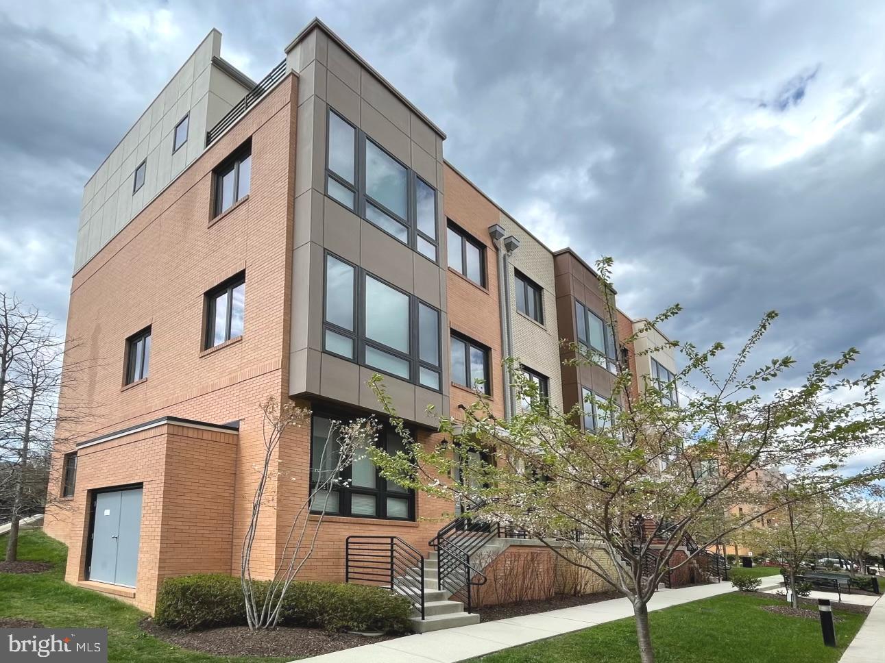 CAMBRIA SQUARE - Residential