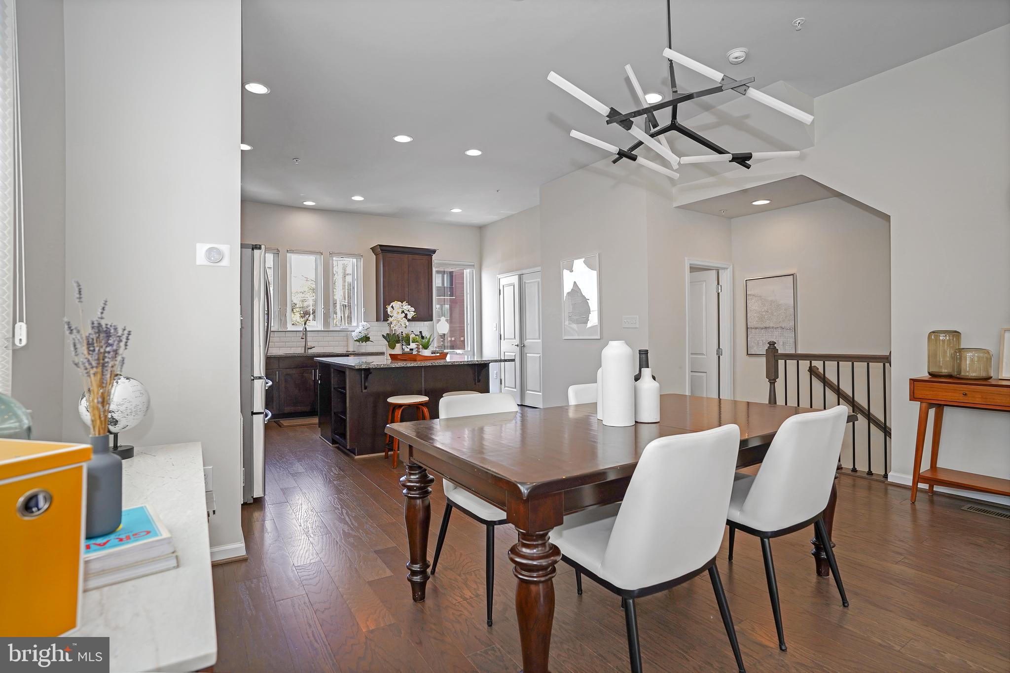 CAMBRIA SQUARE - Residential