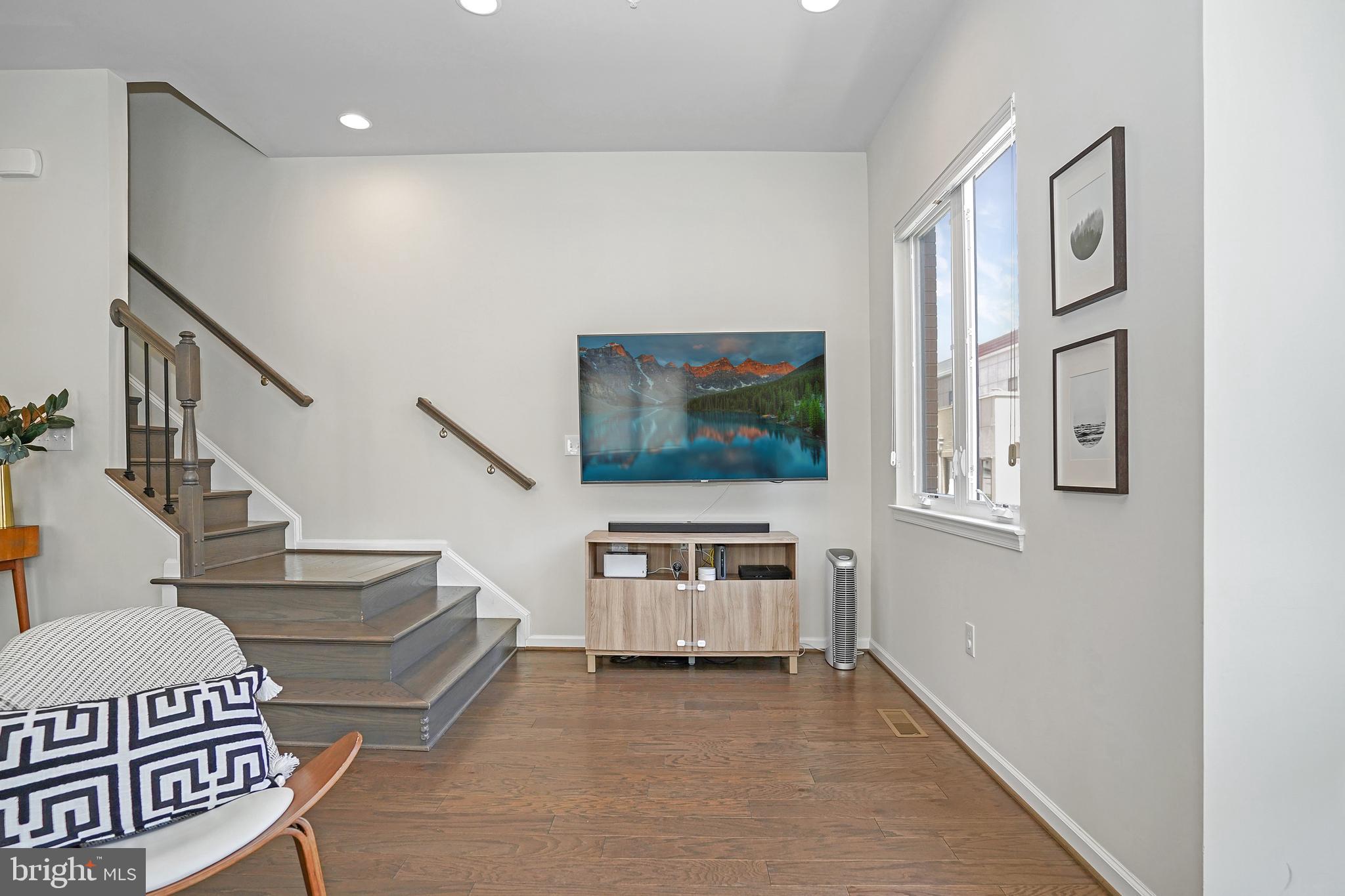 CAMBRIA SQUARE - Residential