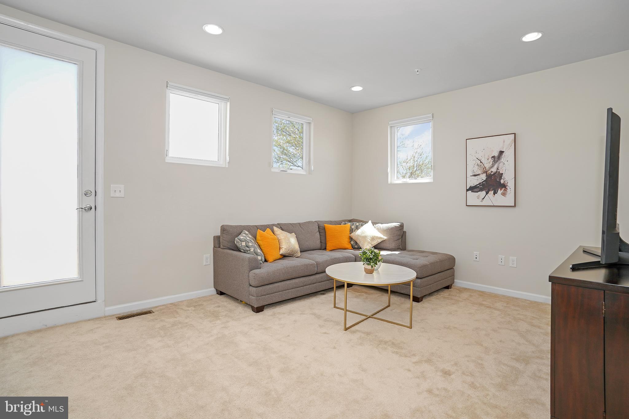 CAMBRIA SQUARE - Residential