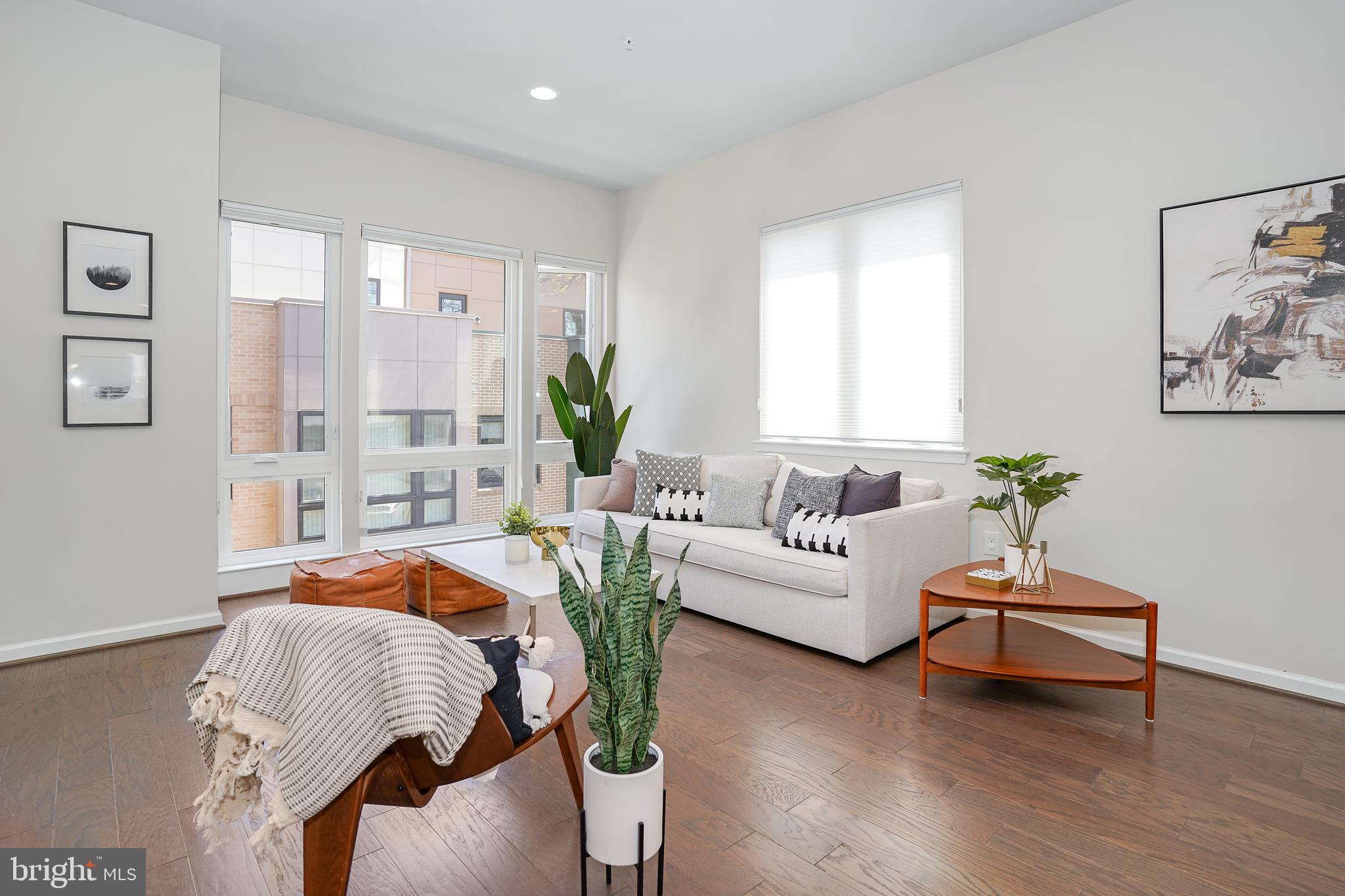 CAMBRIA SQUARE - Residential