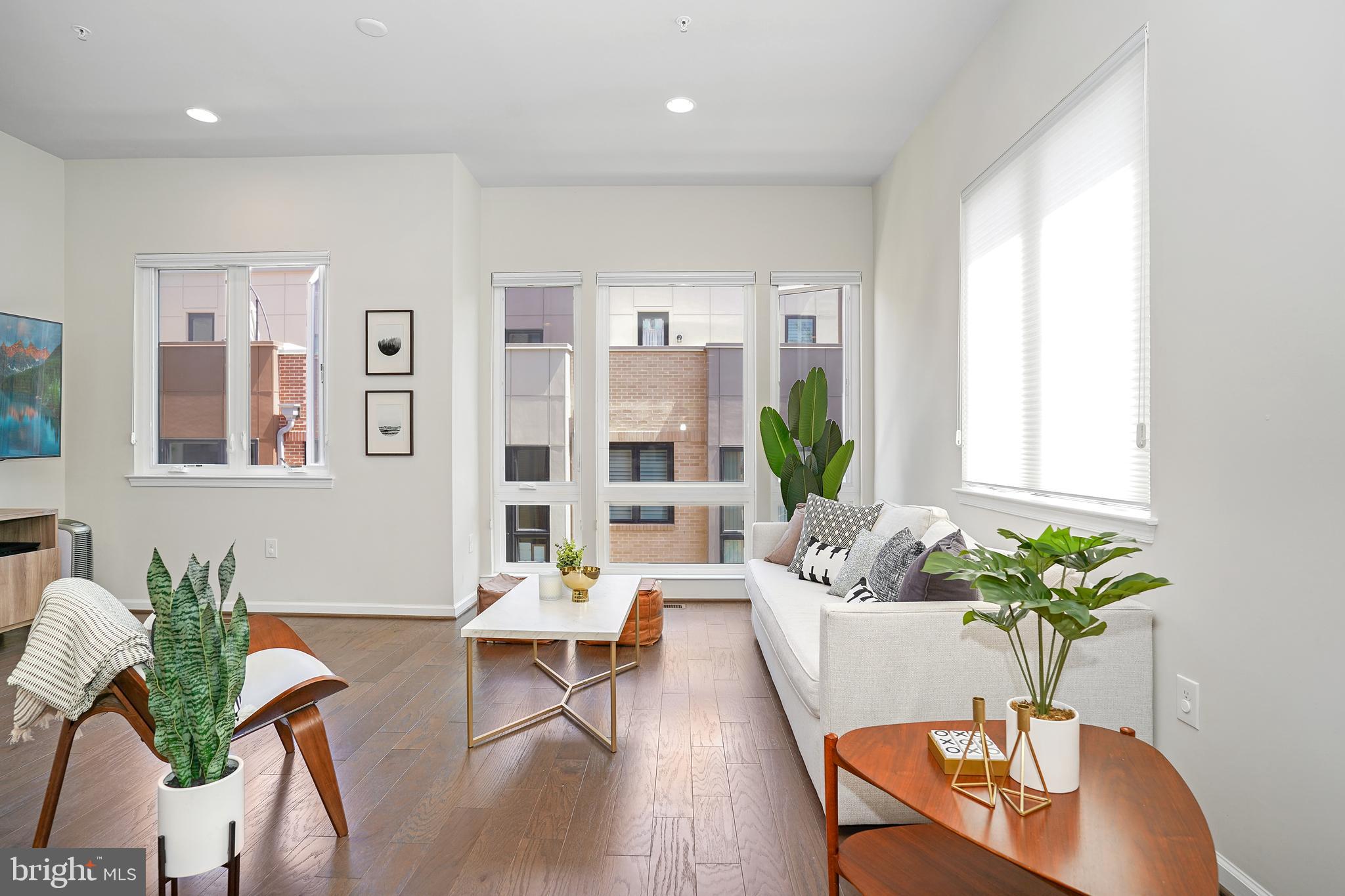 CAMBRIA SQUARE - Residential