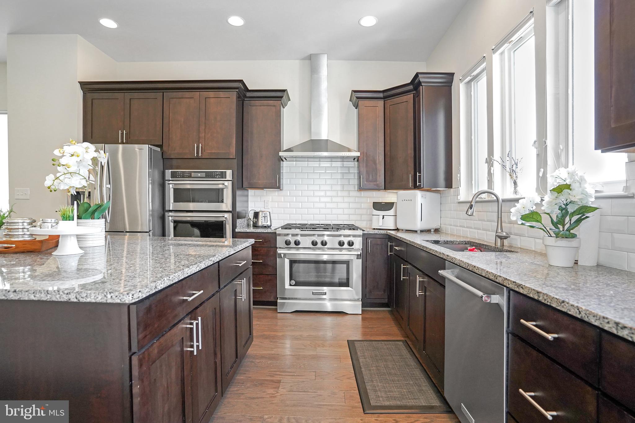 CAMBRIA SQUARE - Residential