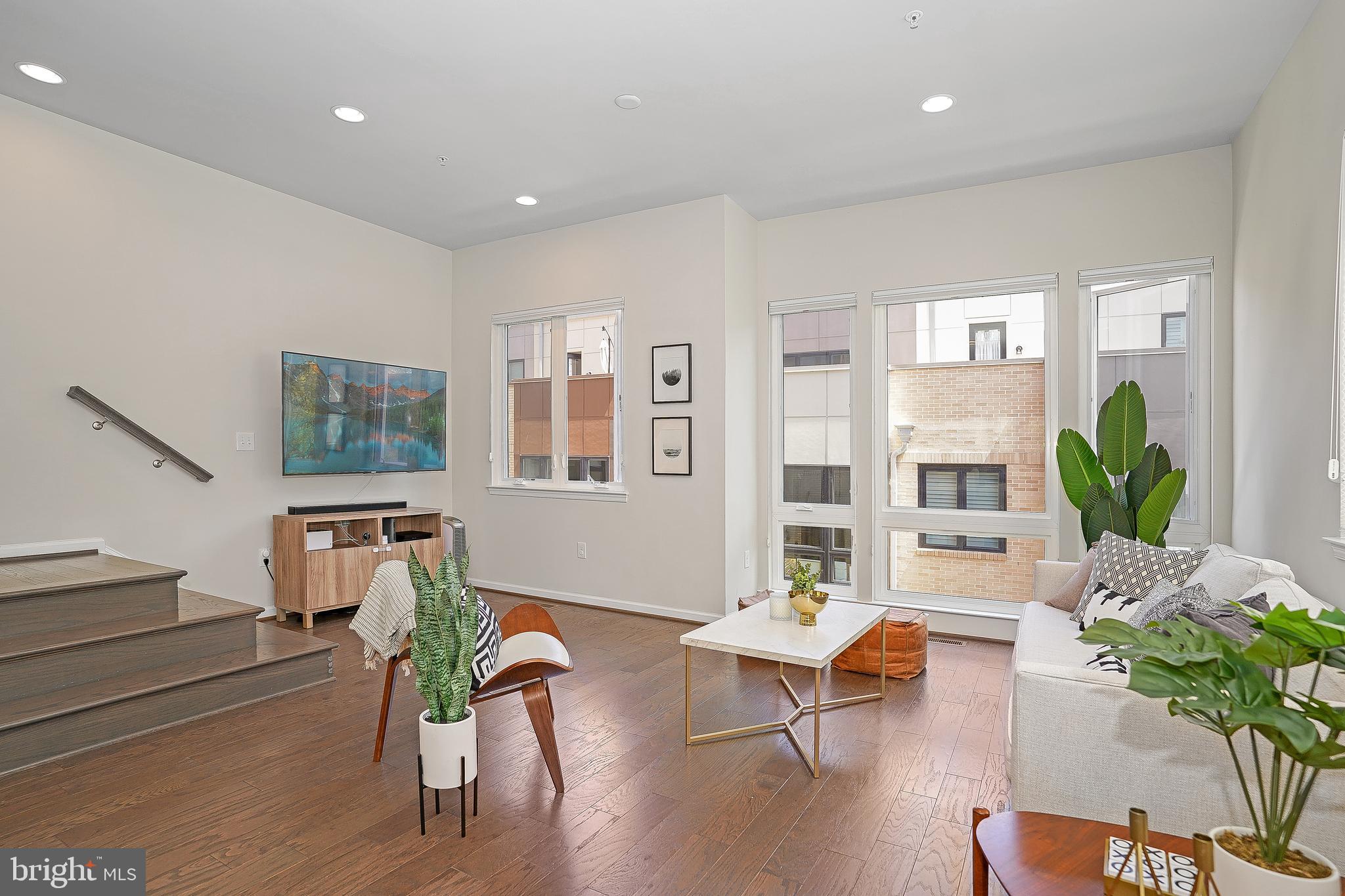 CAMBRIA SQUARE - Residential