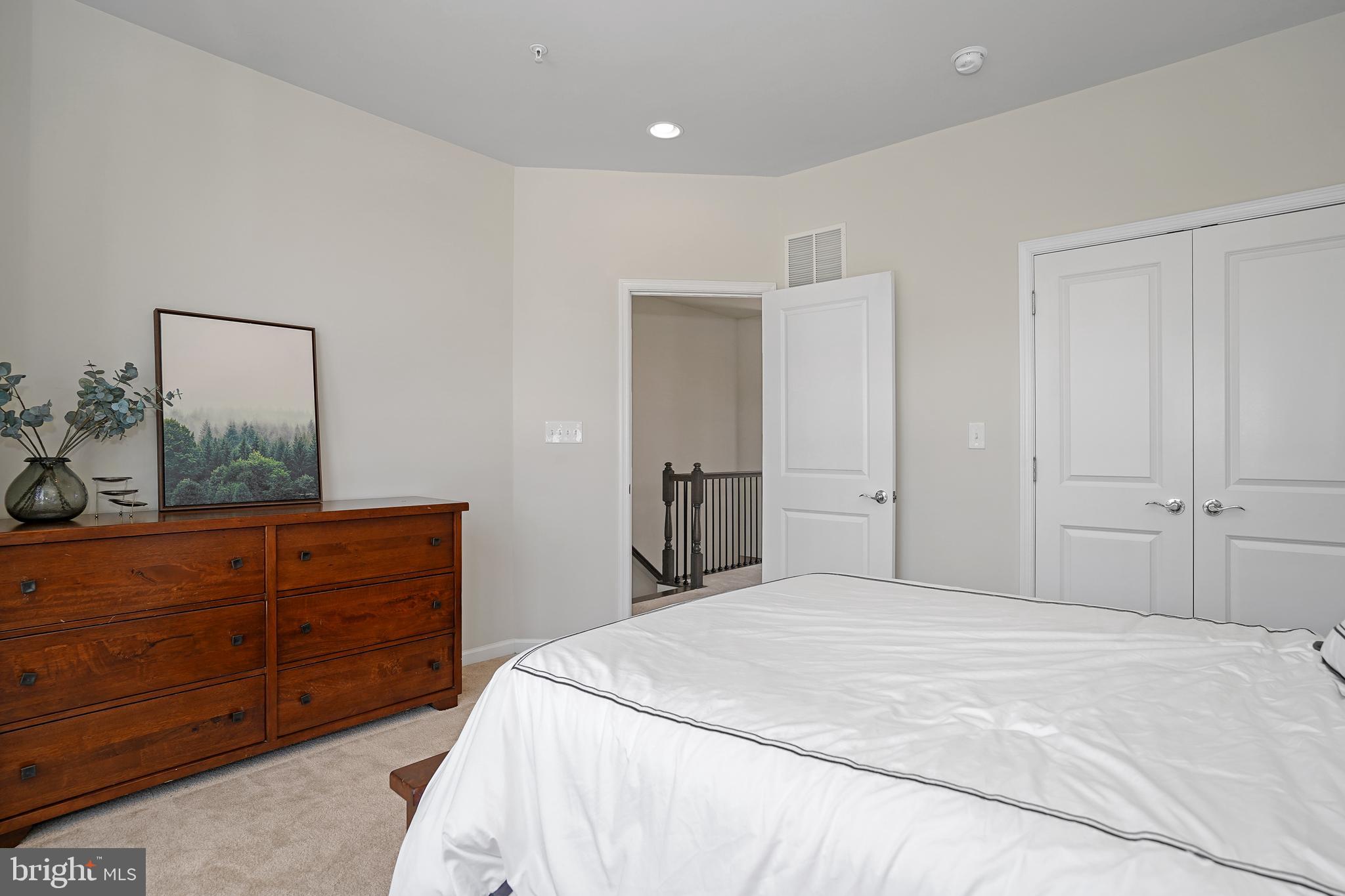 CAMBRIA SQUARE - Residential