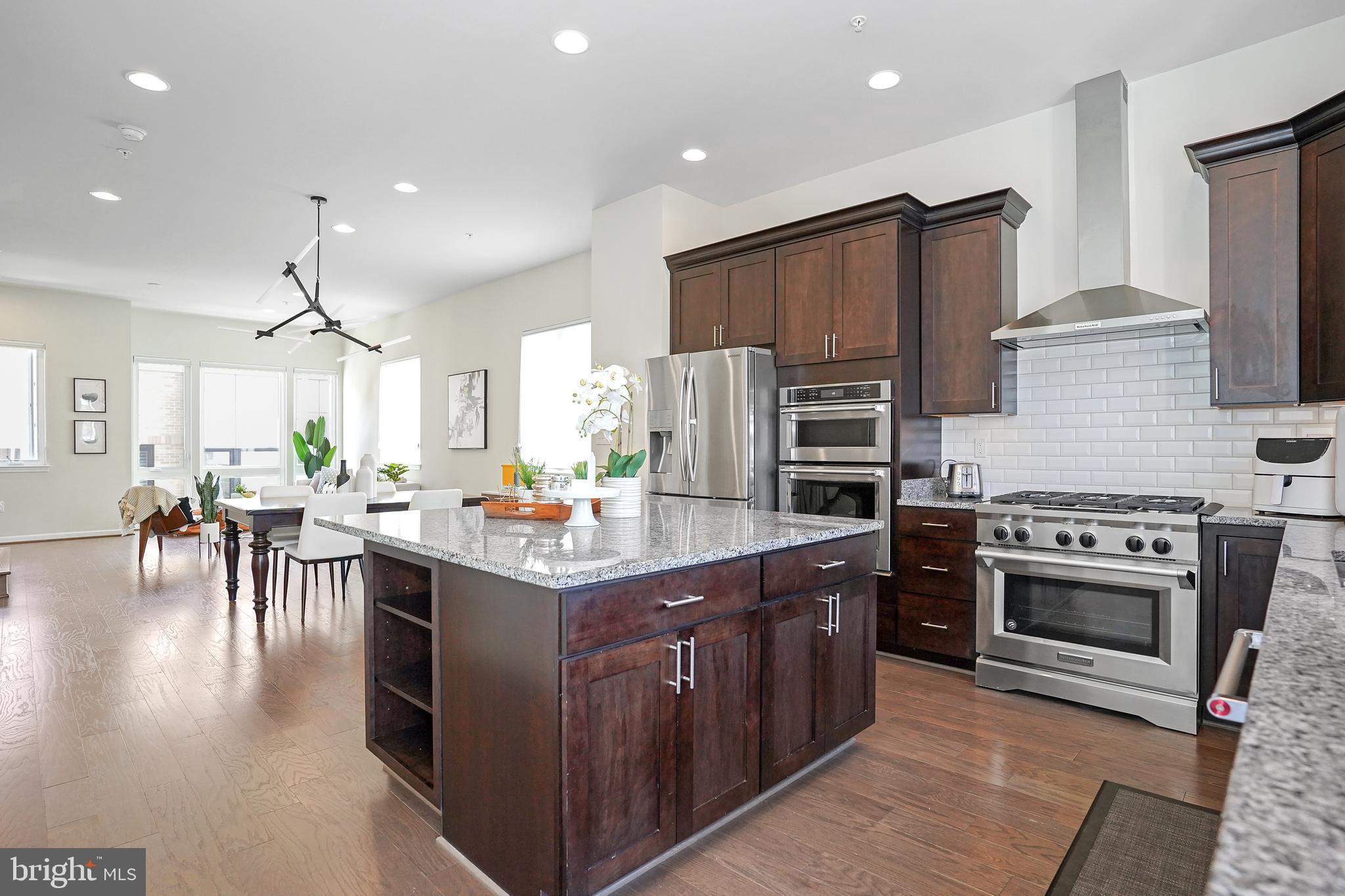 CAMBRIA SQUARE - Residential