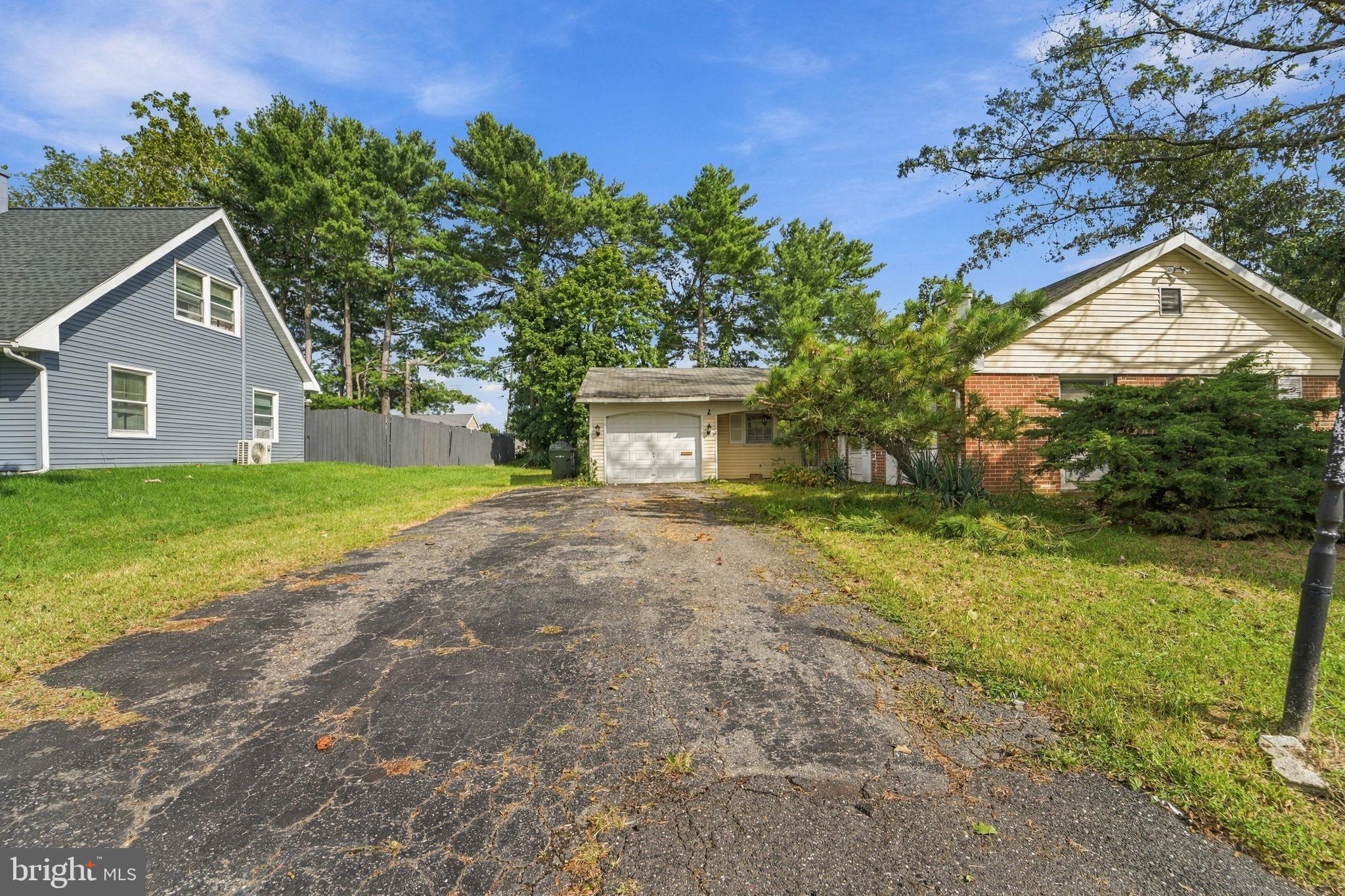 2 BARRINGTON LANE