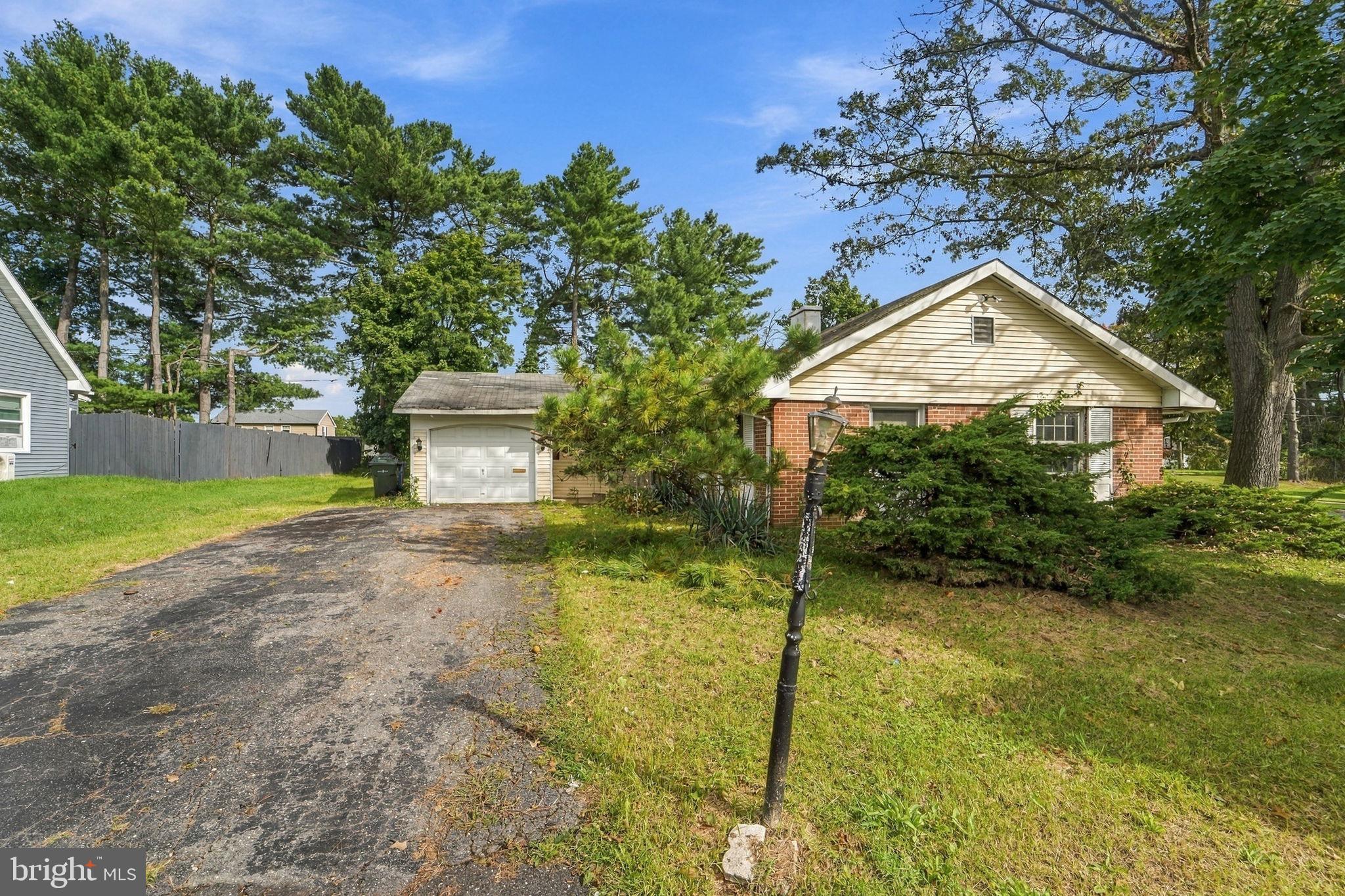 2 BARRINGTON LANE