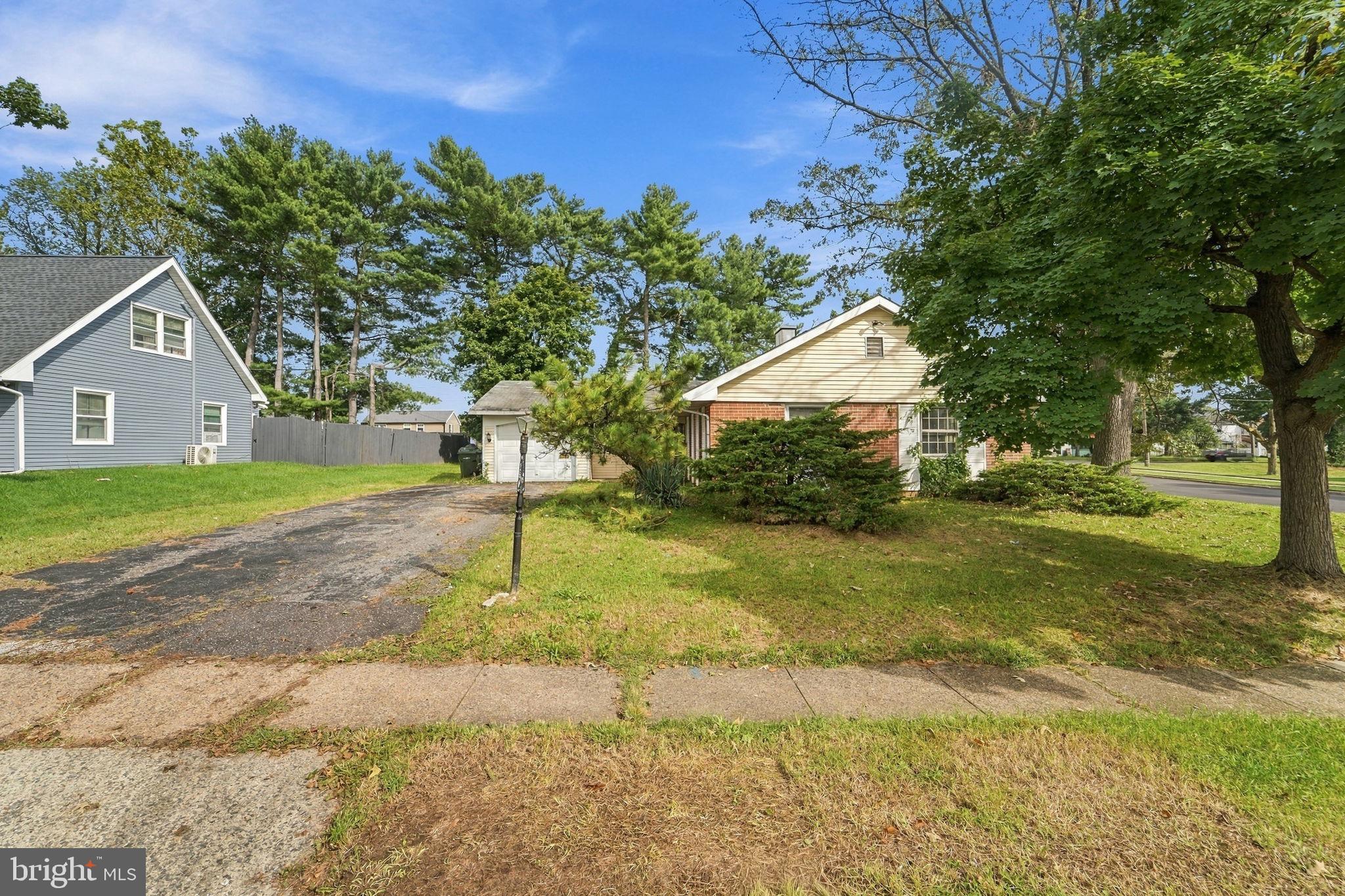 2 BARRINGTON LANE