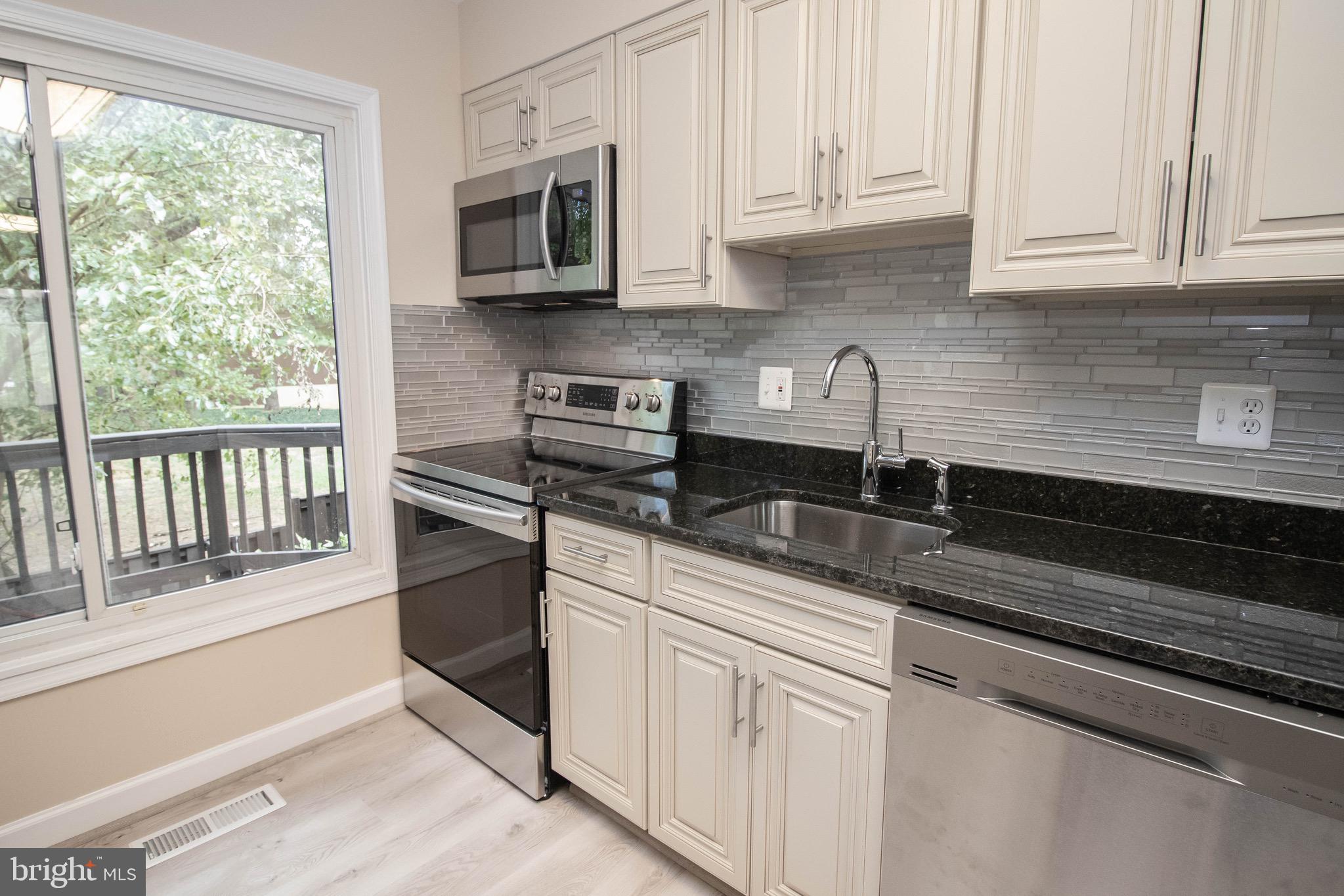 RESTON - Residential