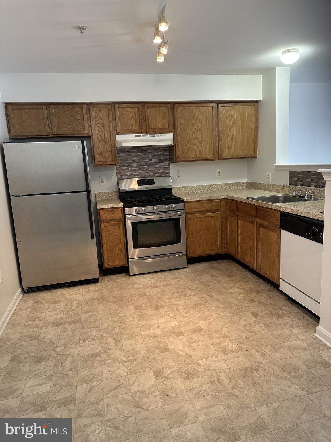 CLOVERLEAF COMMONS - Residential