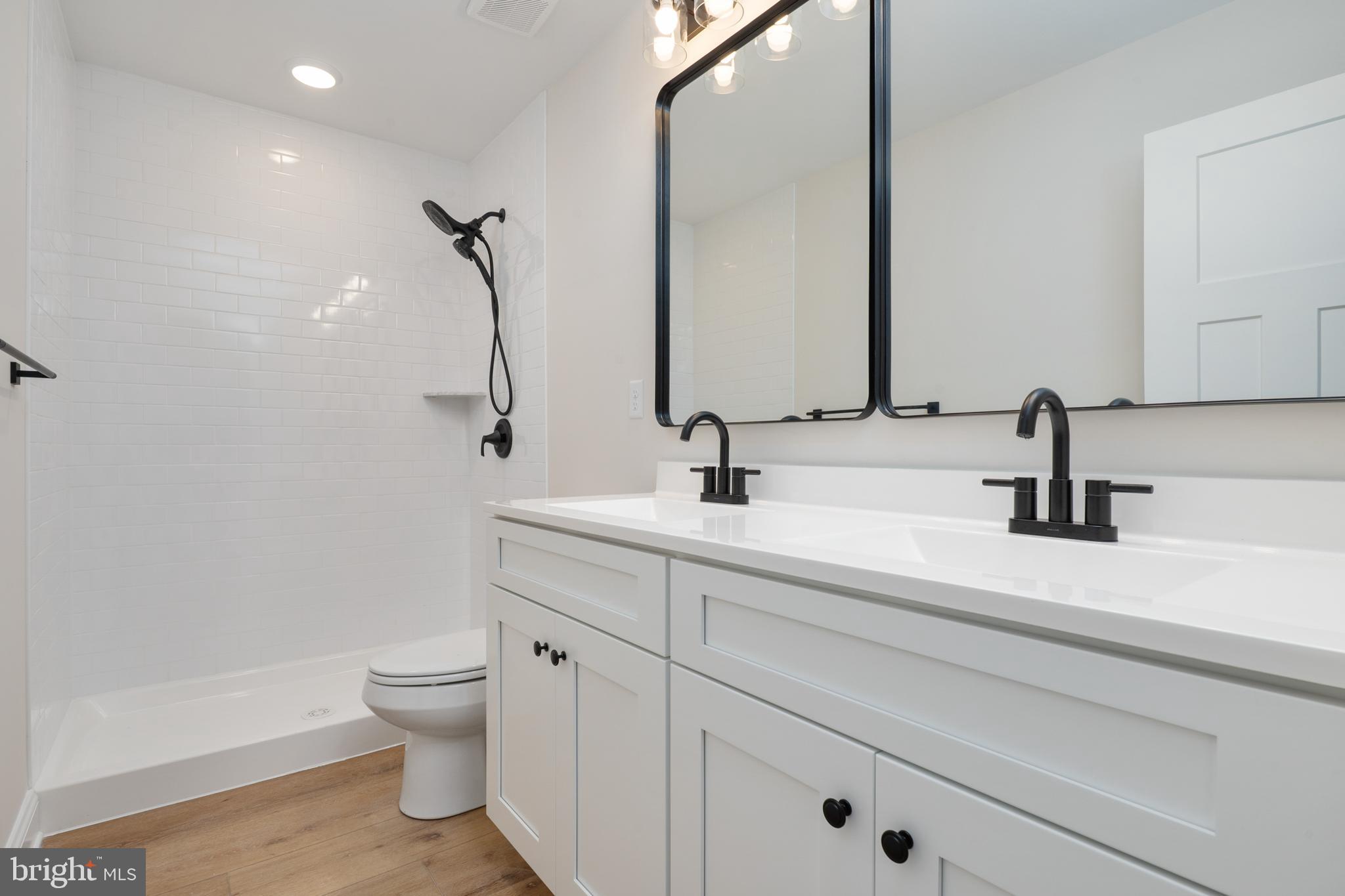 ROMANCOKE ON THE BAY - Residential