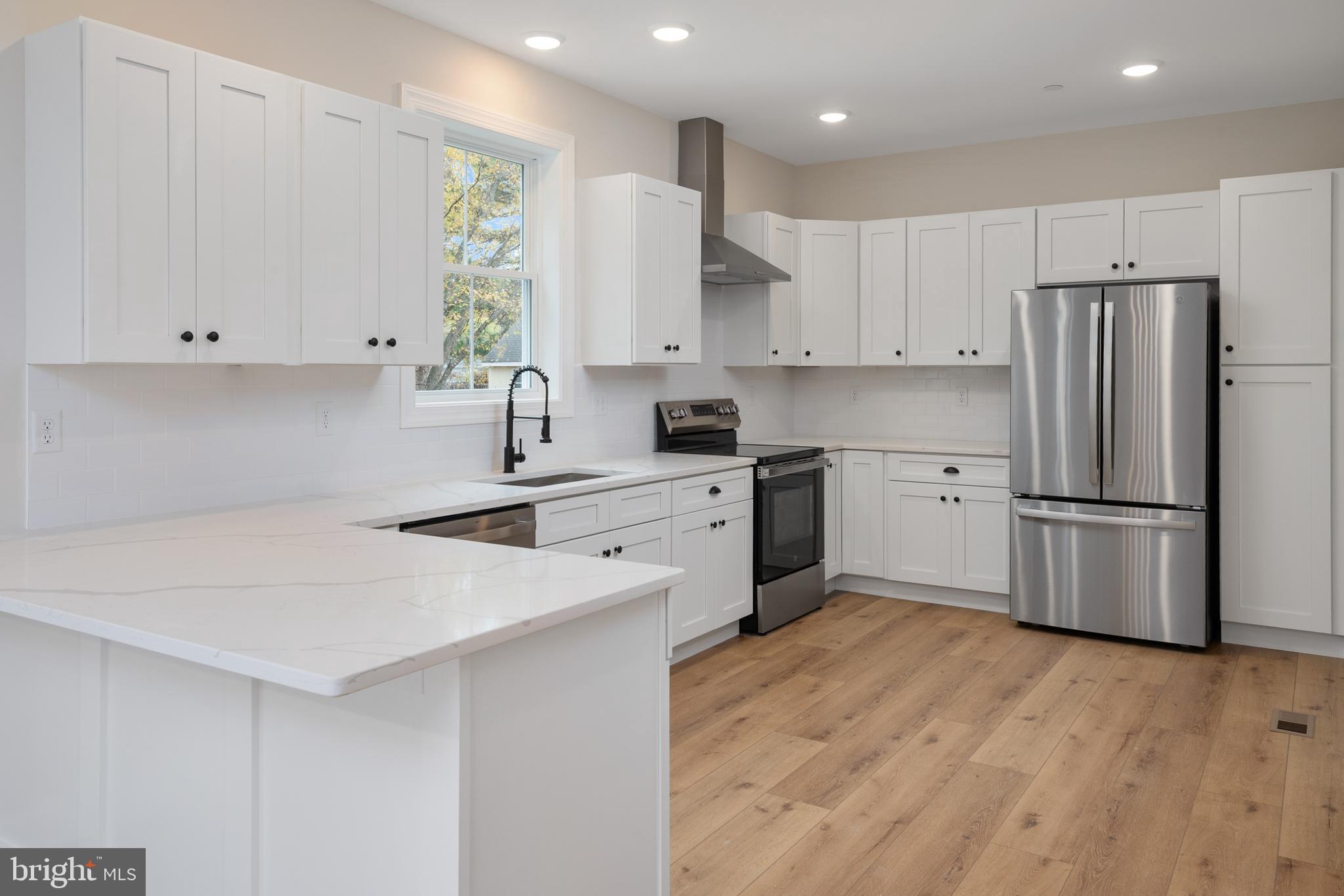 ROMANCOKE ON THE BAY - Residential