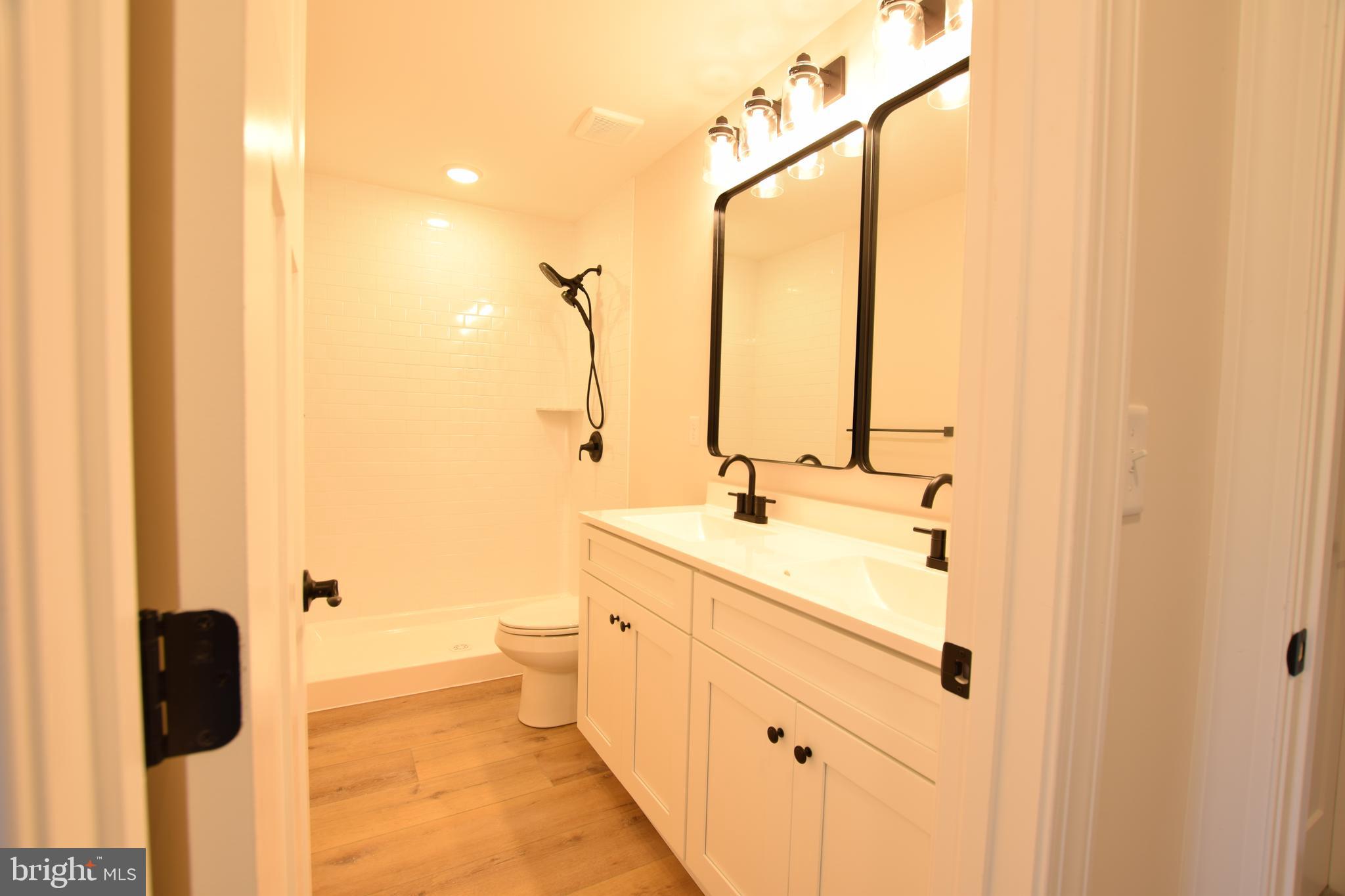 ROMANCOKE ON THE BAY - Residential