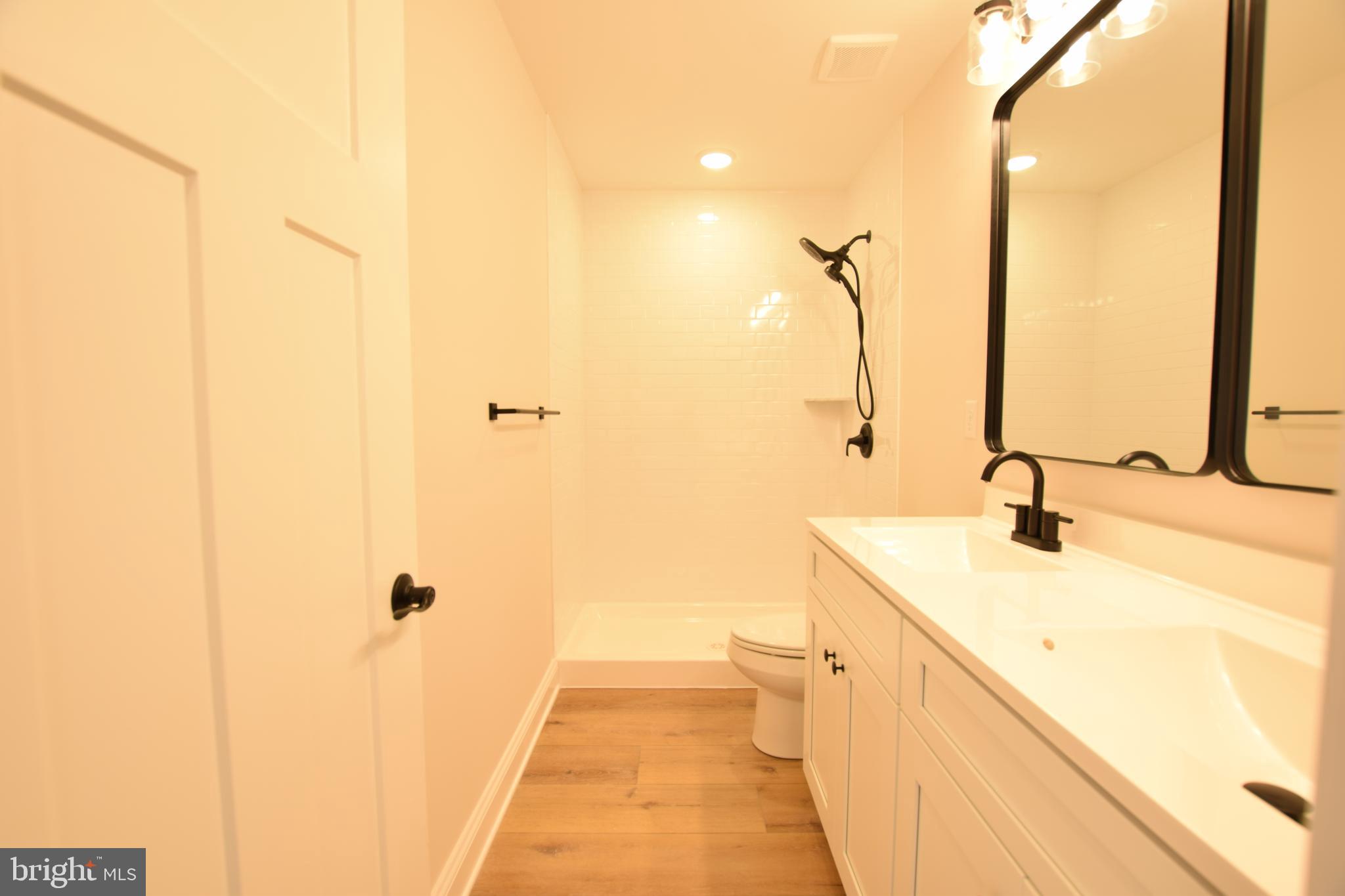 ROMANCOKE ON THE BAY - Residential