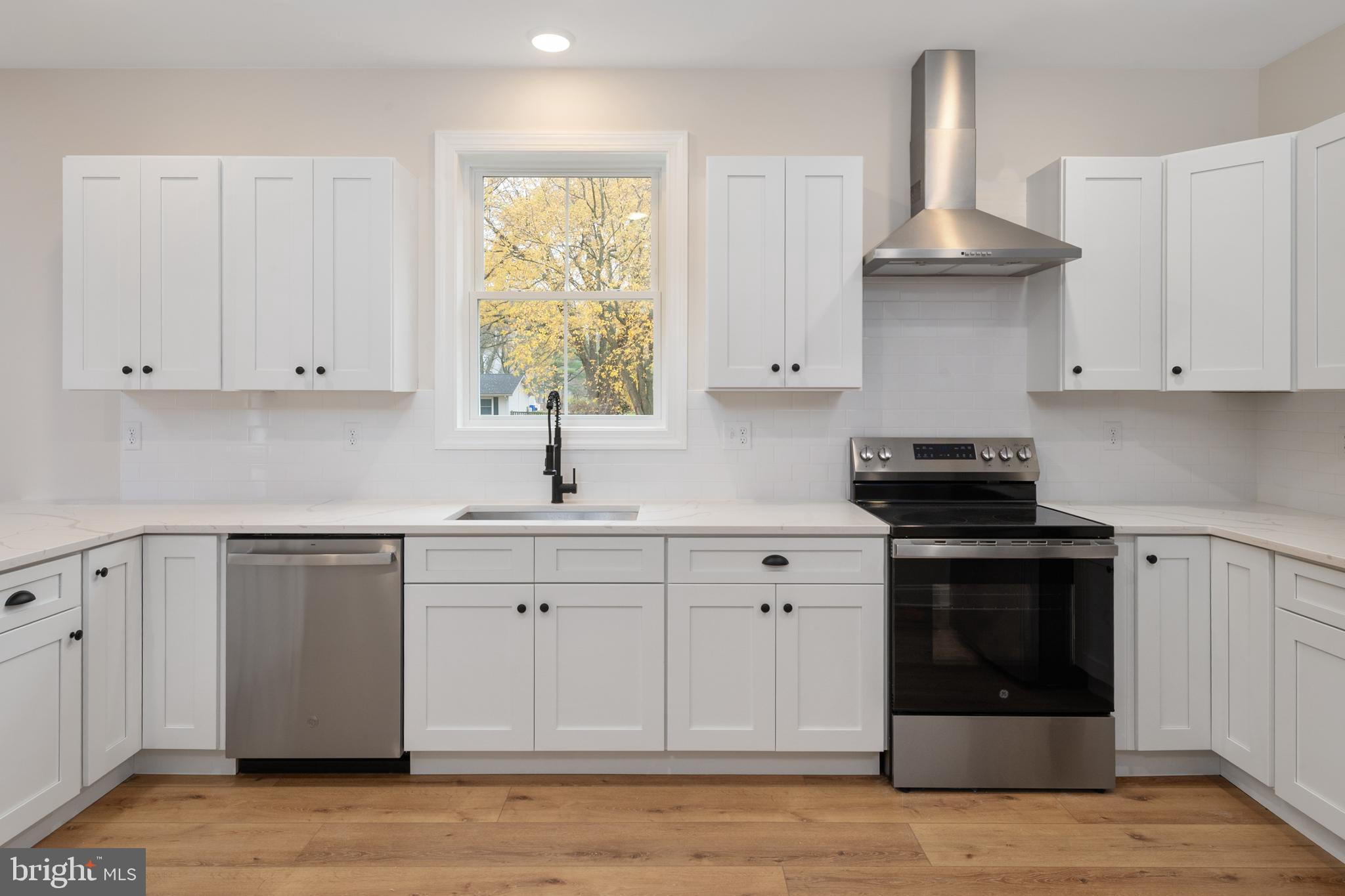 ROMANCOKE ON THE BAY - Residential