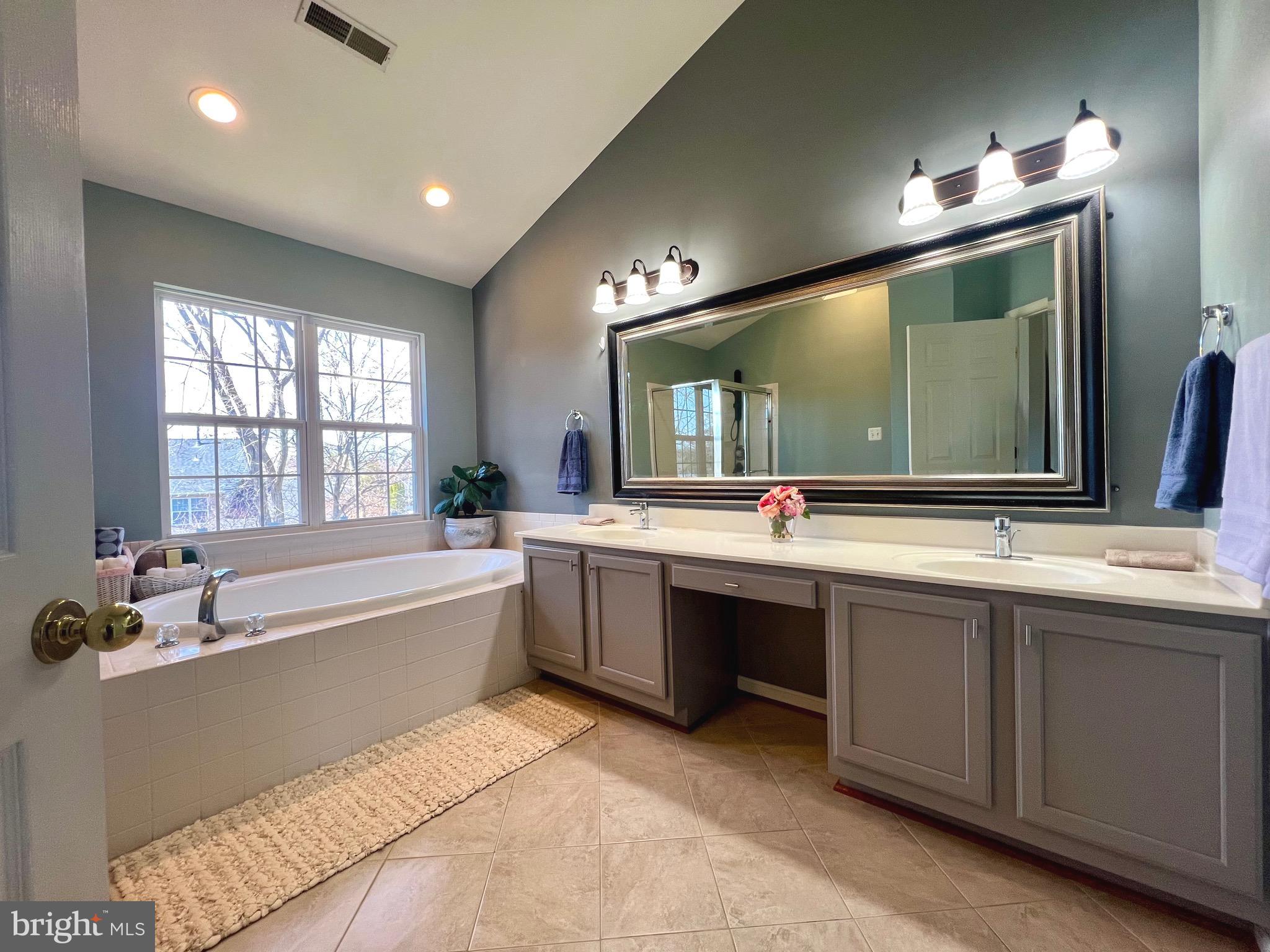 CENTRE RIDGE - Residential