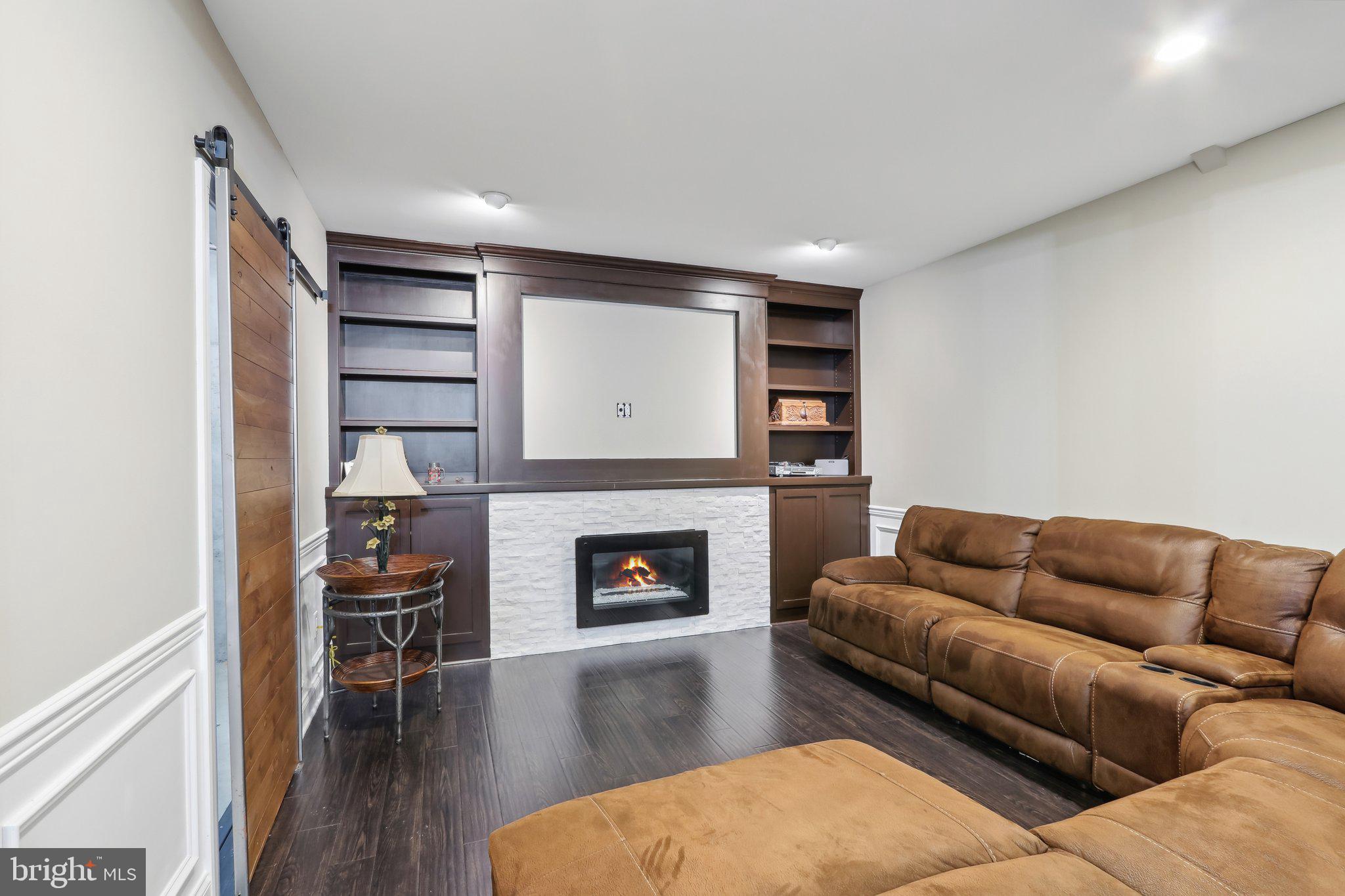 COLD POINT MANOR - Residential