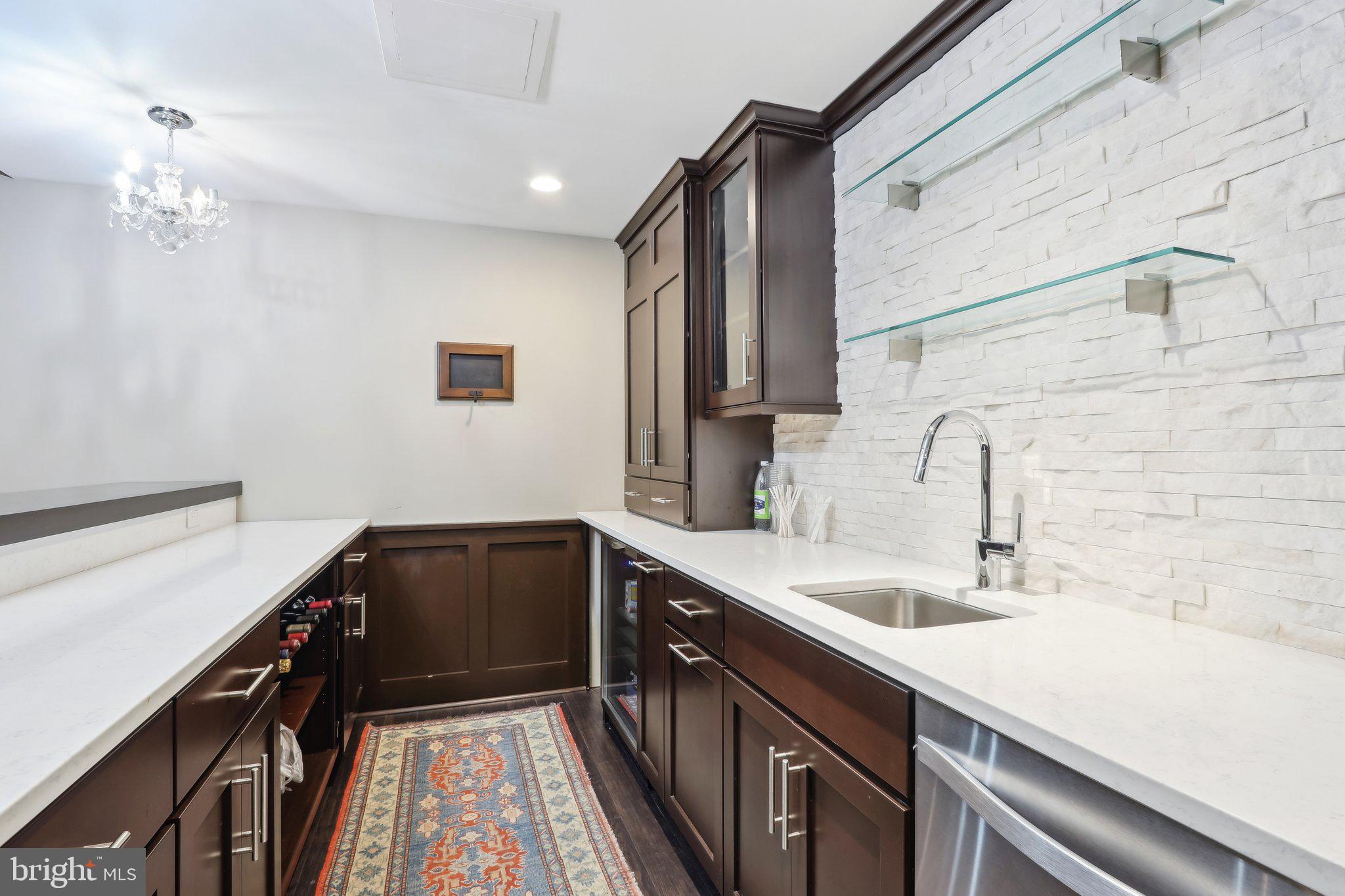 COLD POINT MANOR - Residential