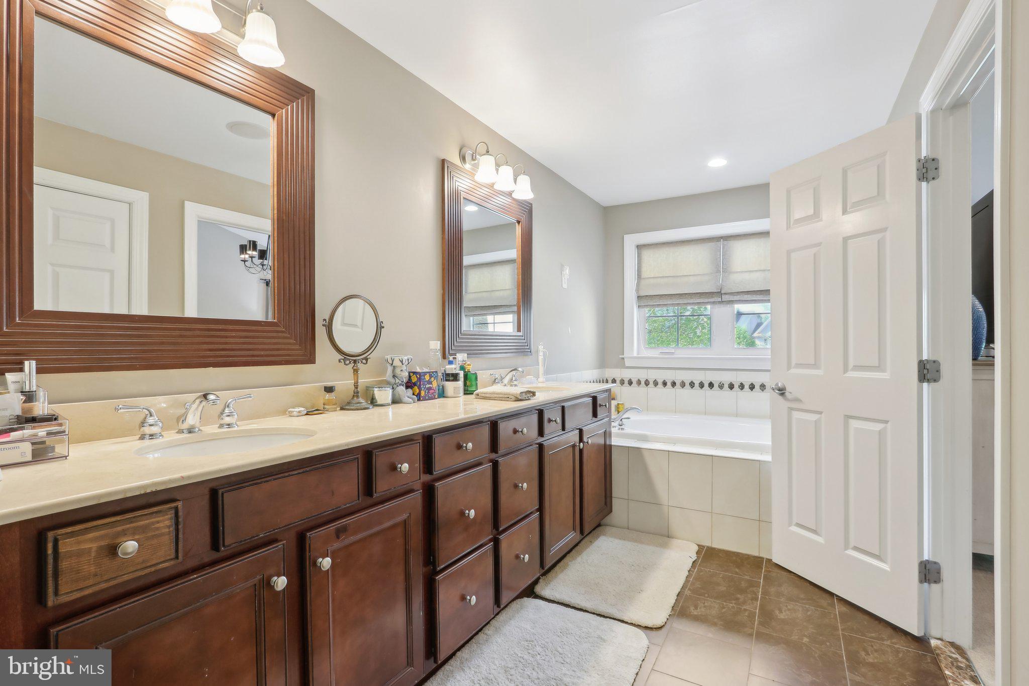 COLD POINT MANOR - Residential