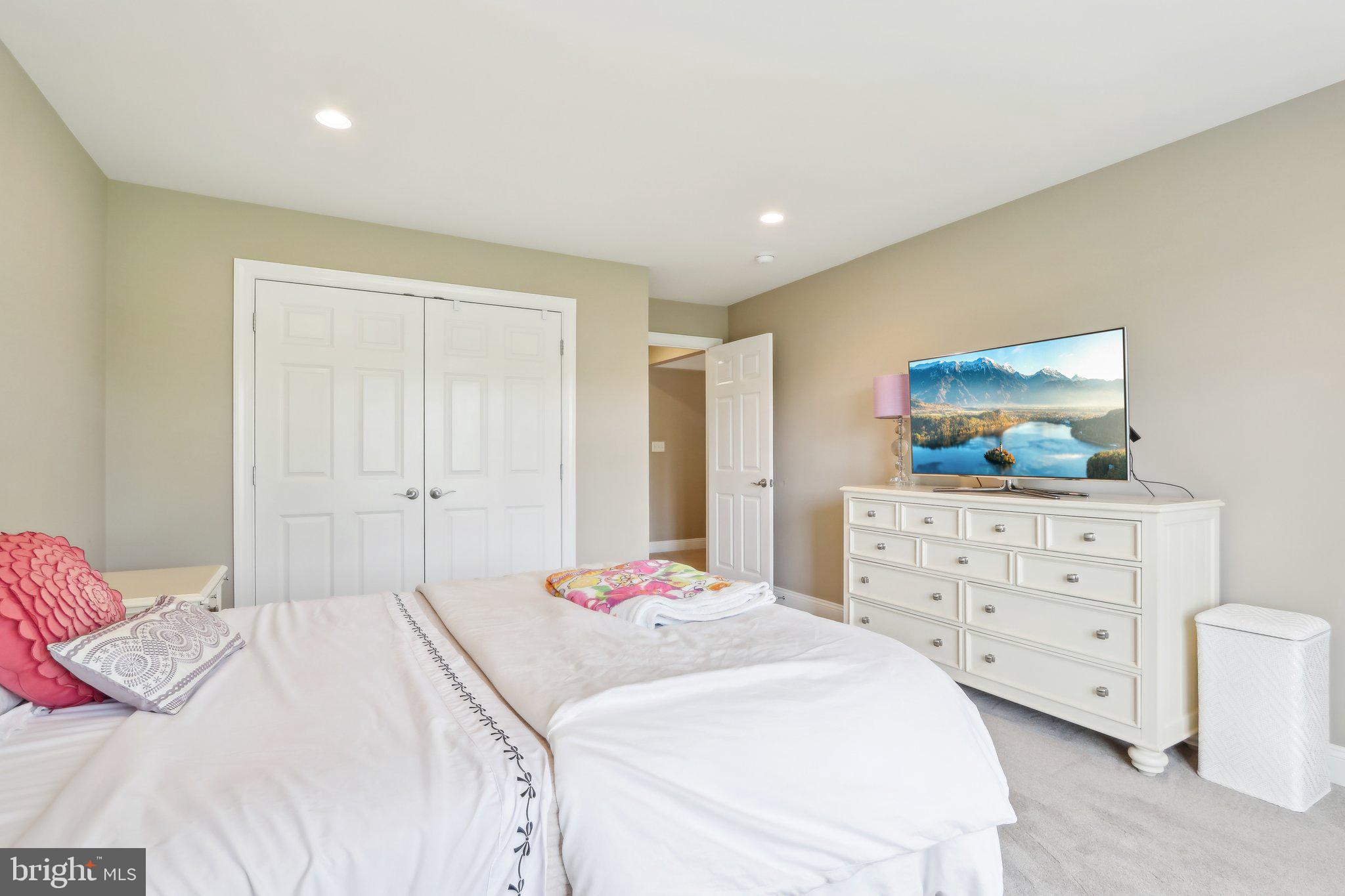 COLD POINT MANOR - Residential