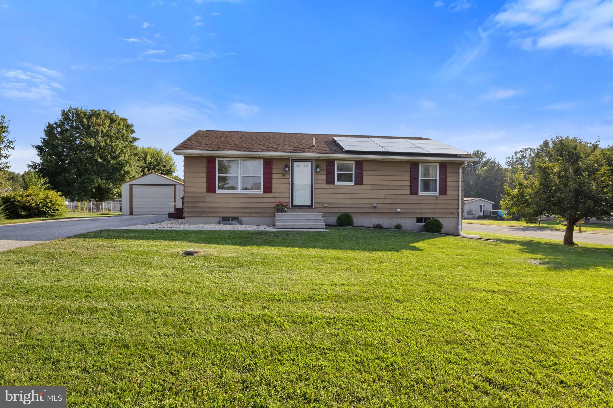 24 PINE LANE