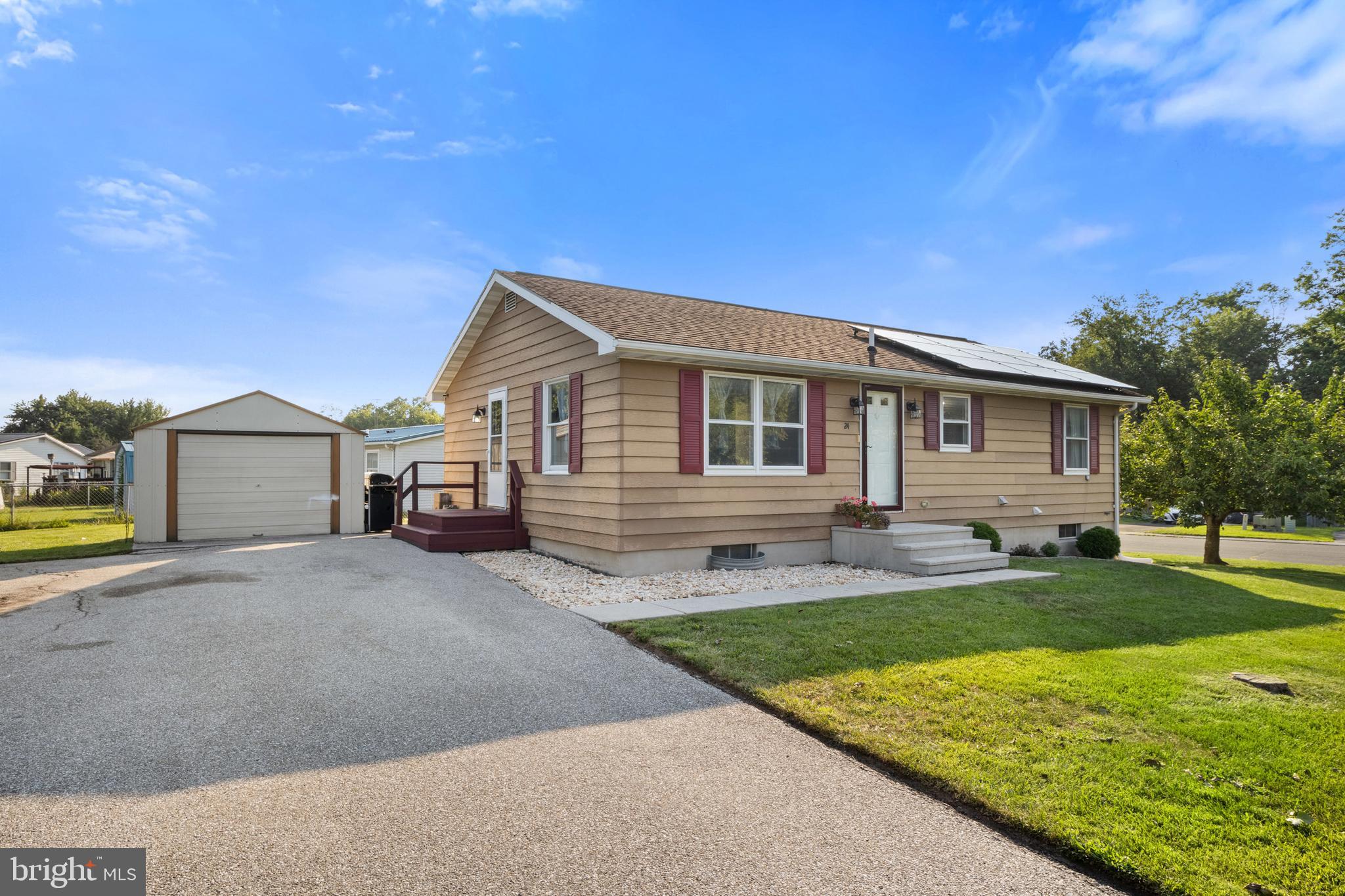 24 PINE LANE