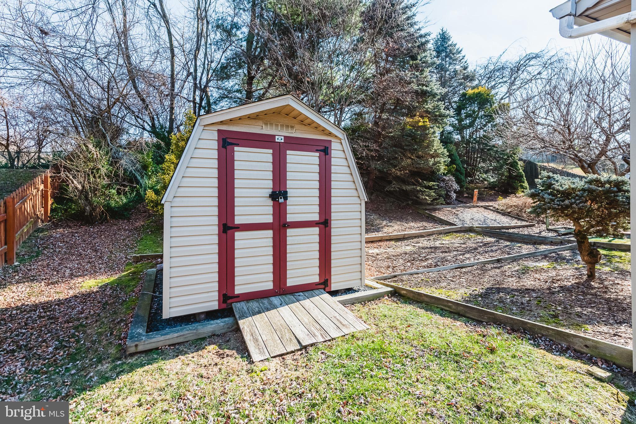 EDGE MEAD - Residential