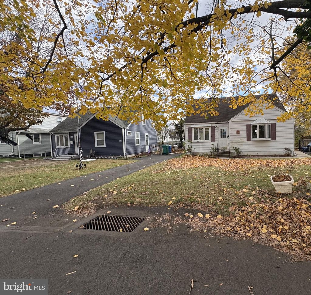 Photo of 2424 Wood Avenue, TULLYTOWN, PA 19007 (MLS # PABU2111200)