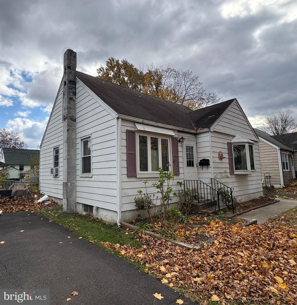 Photo of 2424 Wood Avenue, TULLYTOWN, PA 19007 (MLS # PABU2111200)