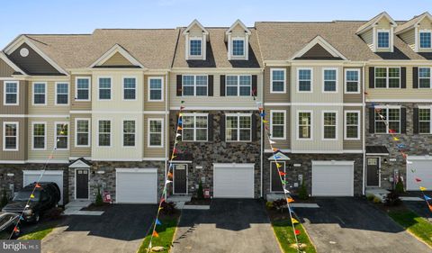 Townhouse For Sale - 106 Potomac Court<br/> Calvert County, PRINCE FREDERICK, MD 20678