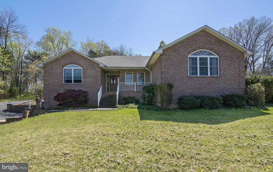 The magazine-worthy kitchen is only the beginning to this all brick home!  The open floor plan has 2500+SF on the main floor and includes 4BR/3BA.  The partially-finished basement already has an office, family room, gaming area and pantry.  Home sits on nearly 1 acre and is conveniently located for commuters.  Community also has river access to the beautiful Shenandoah River!
