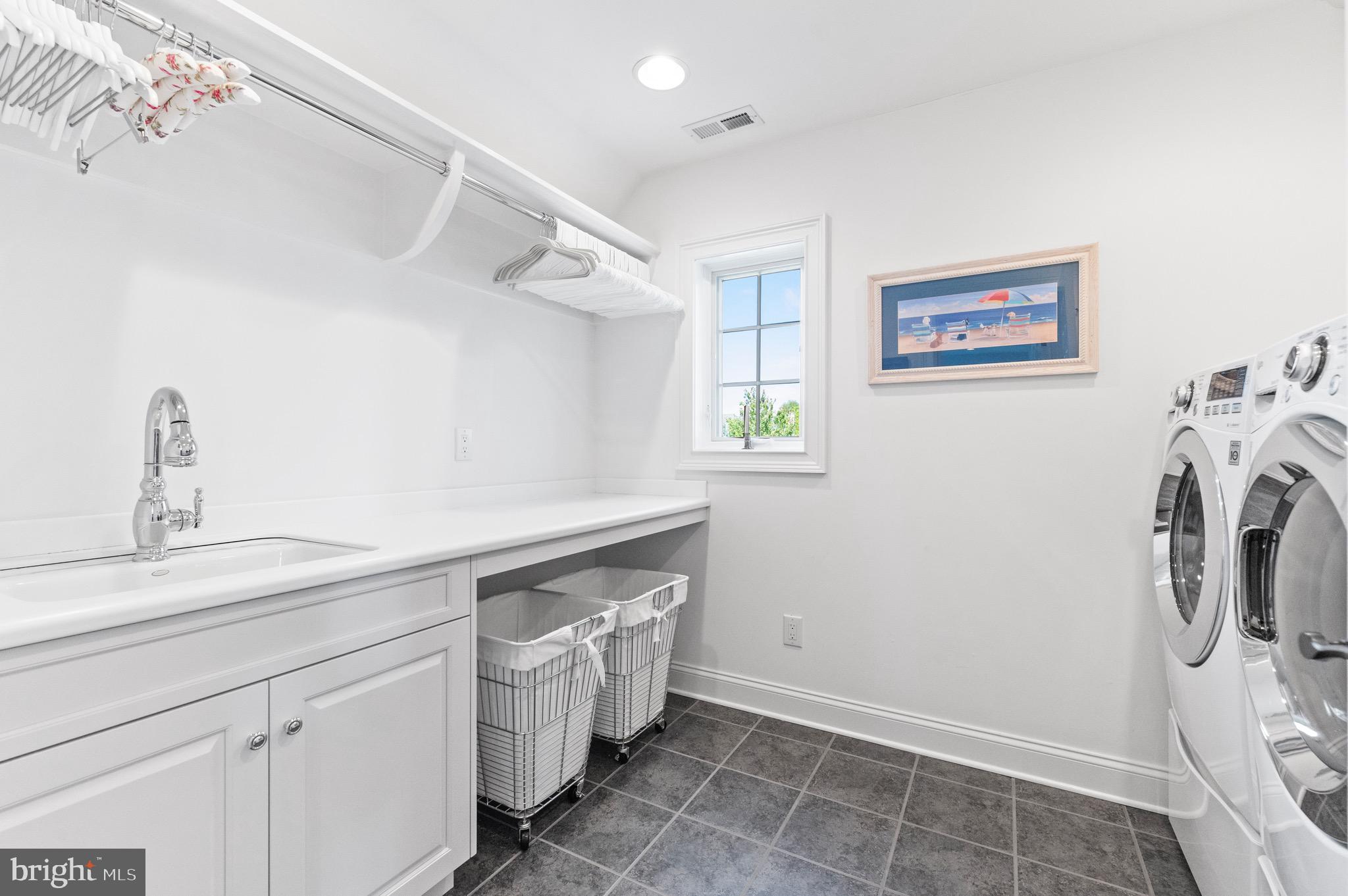 WHITE HORSE - Residential