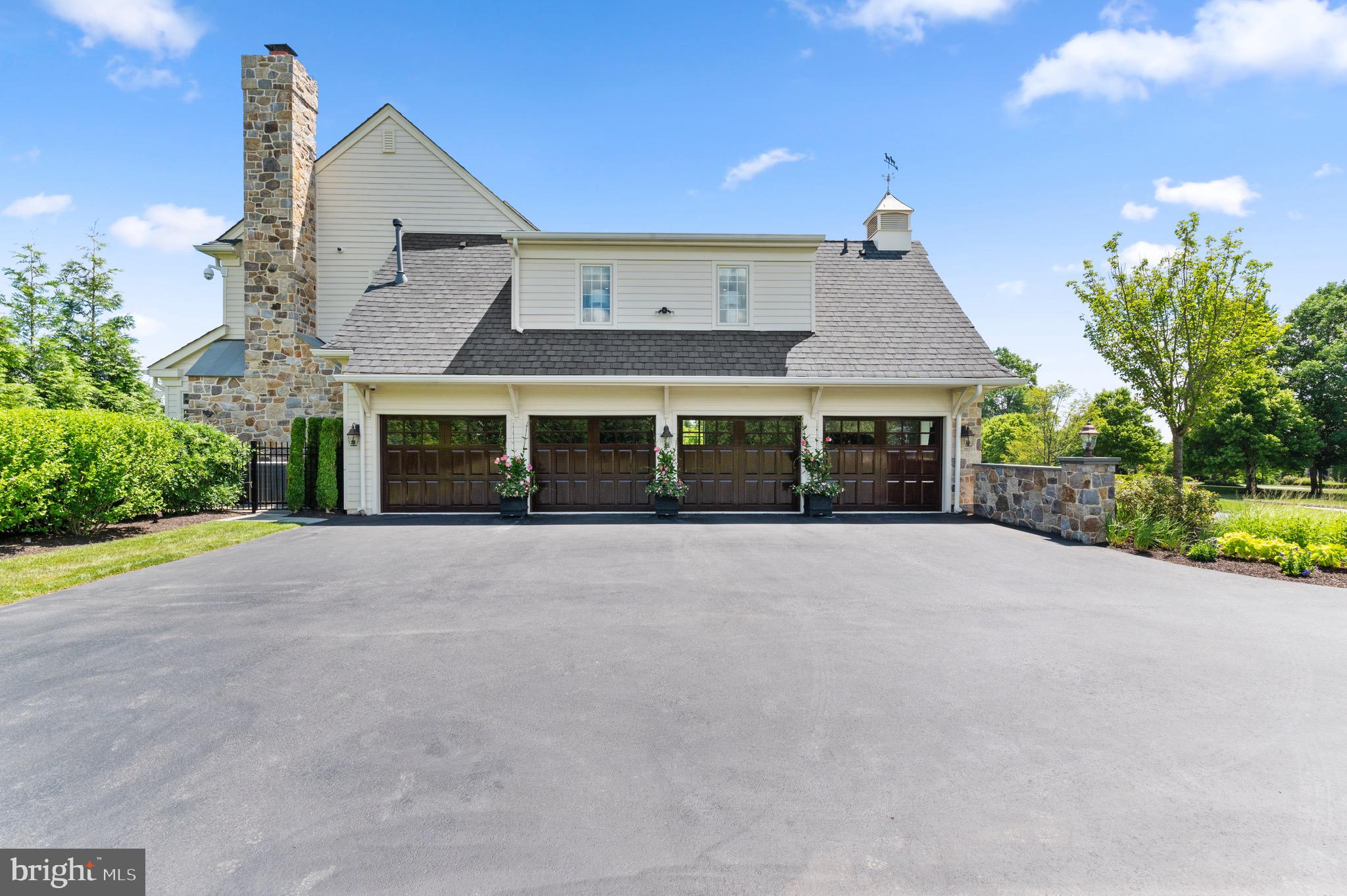 WHITE HORSE - Residential