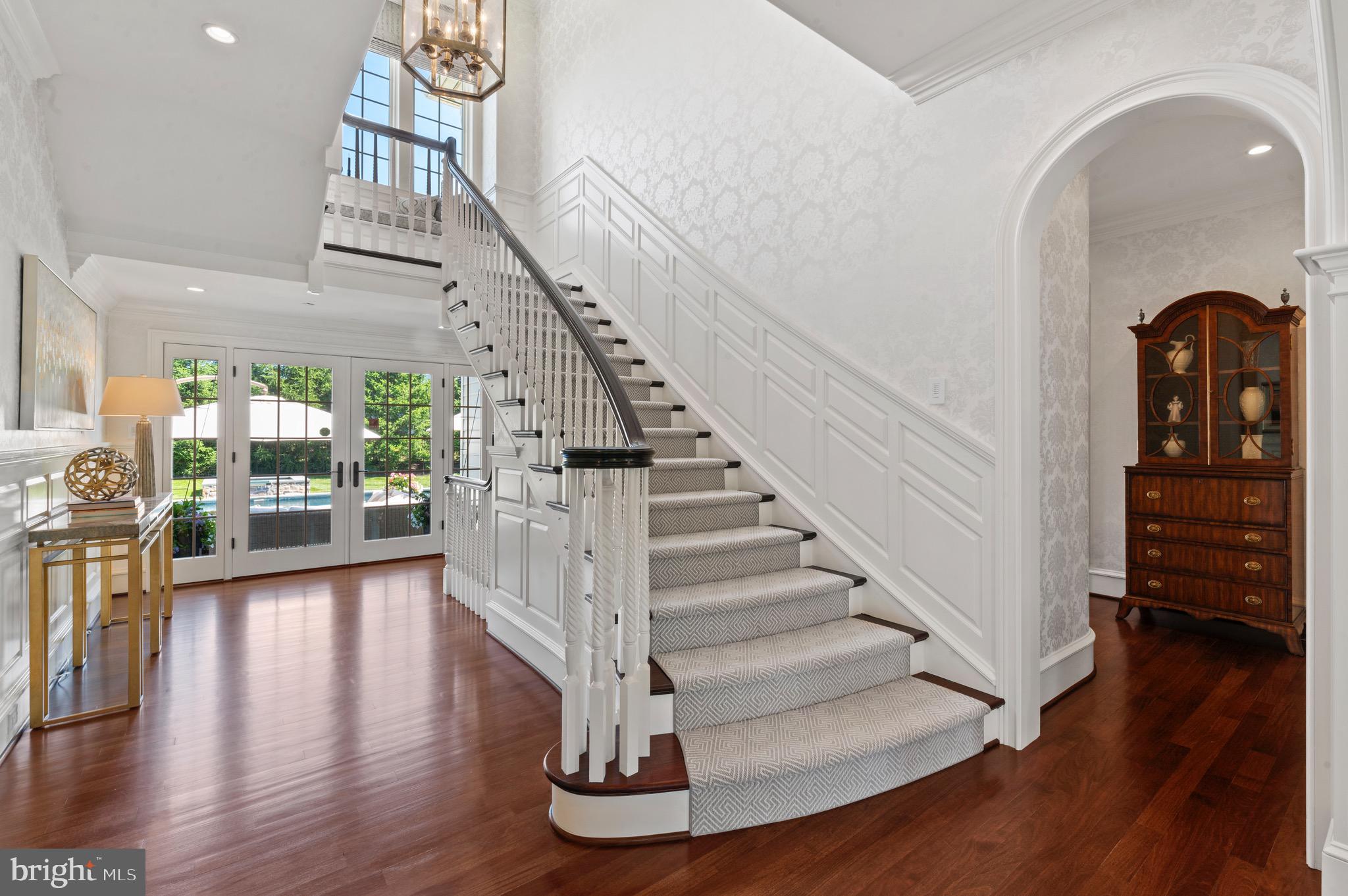 WHITE HORSE - Residential