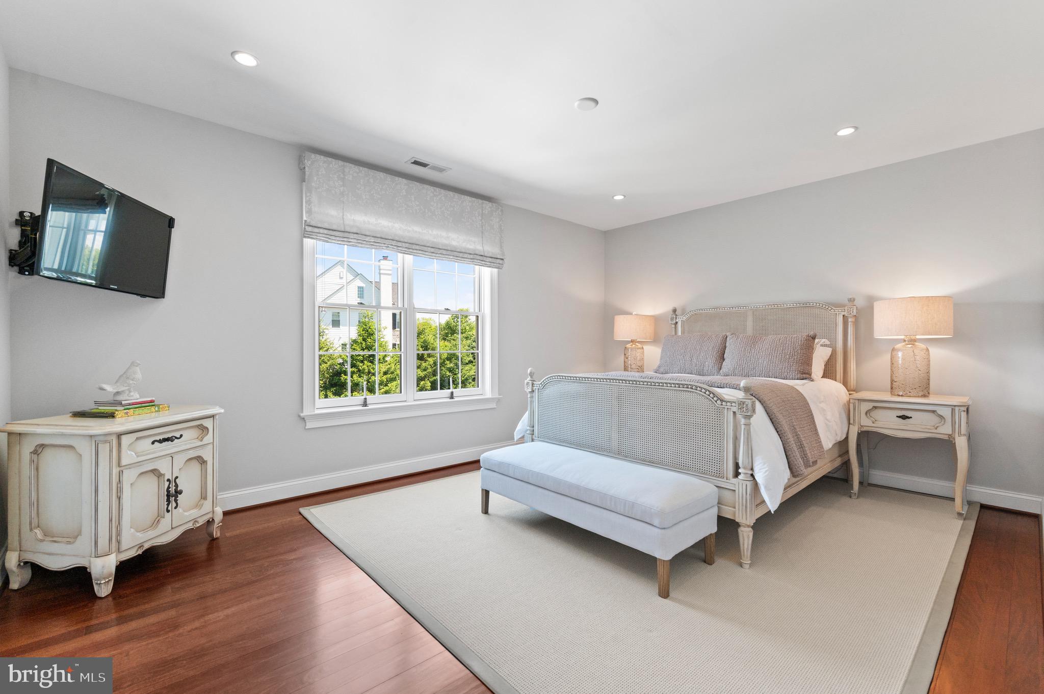 WHITE HORSE - Residential