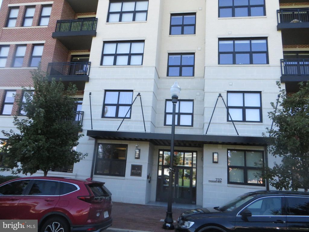 Photo of 737 Swann Avenue #302, ALEXANDRIA, VA 22301 (MLS # VAAX2050516)