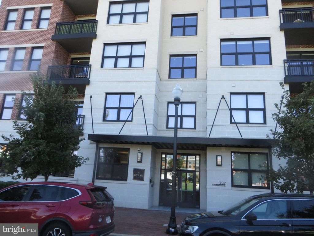 Photo of 737 Swann Avenue #302, ALEXANDRIA, VA 22301 (MLS # VAAX2050516)