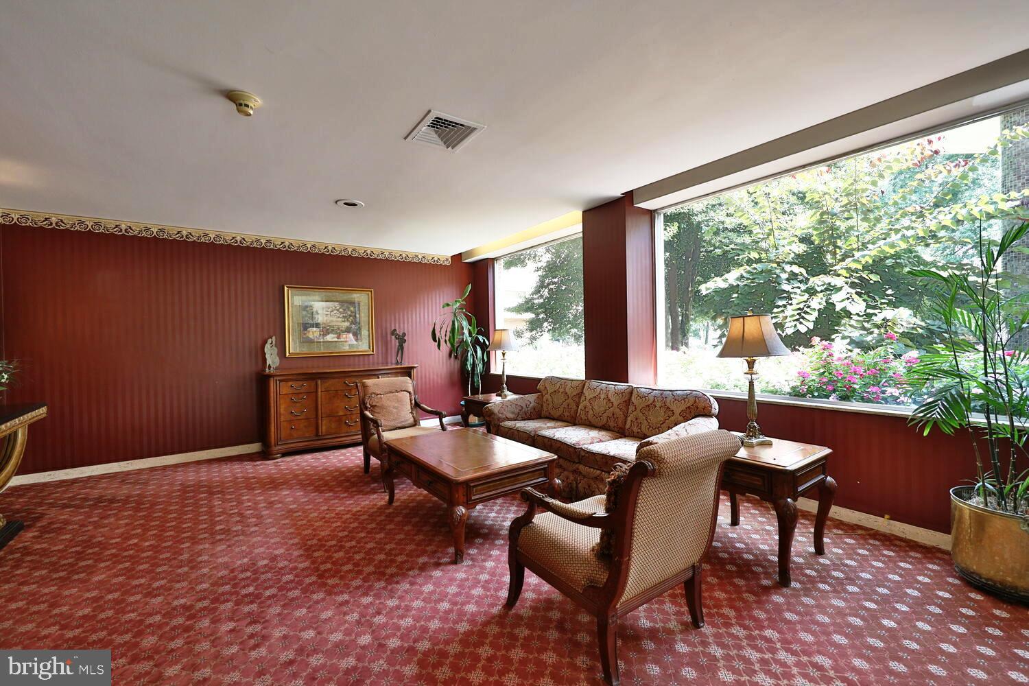 ELKINS PARK HOUSE - Residential