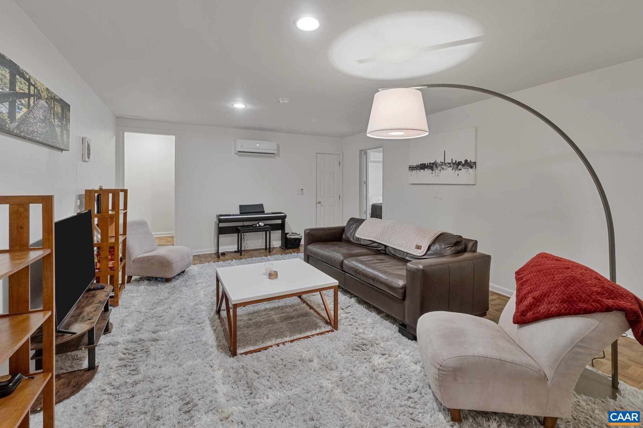 LAKE MONTICELLO - Residential