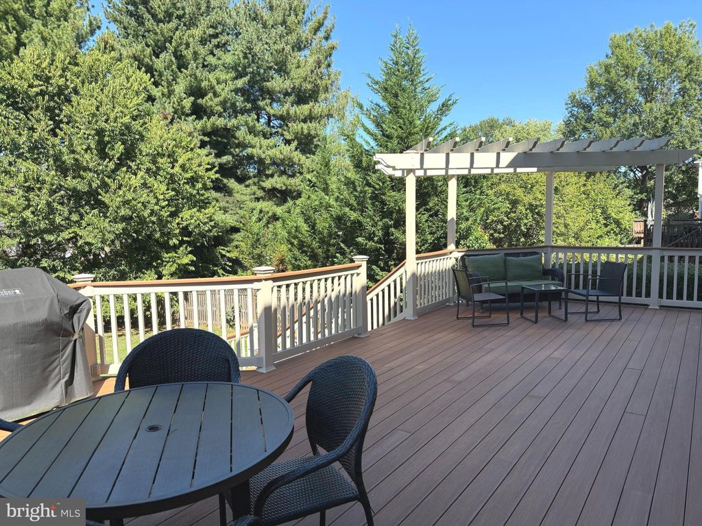 Photo of 12637 Lloydminster Drive, NORTH POTOMAC, MD 20878 (MLS # MDMC2202286)