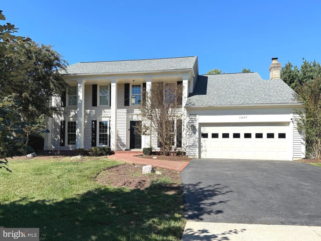 Photo of 12637 Lloydminster Drive, NORTH POTOMAC, MD 20878 (MLS # MDMC2202286)
