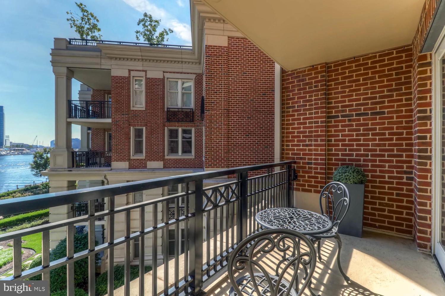 THE RITZ-CARLTON RESIDENCES - Residential Lease