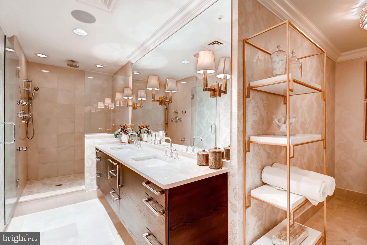 THE RITZ-CARLTON RESIDENCES - Residential Lease