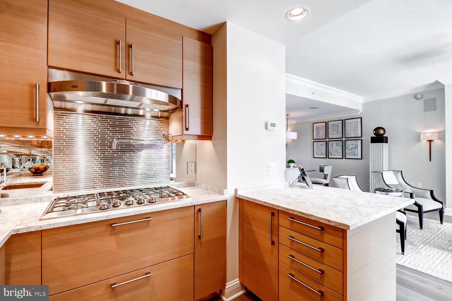 THE RITZ-CARLTON RESIDENCES - Residential Lease