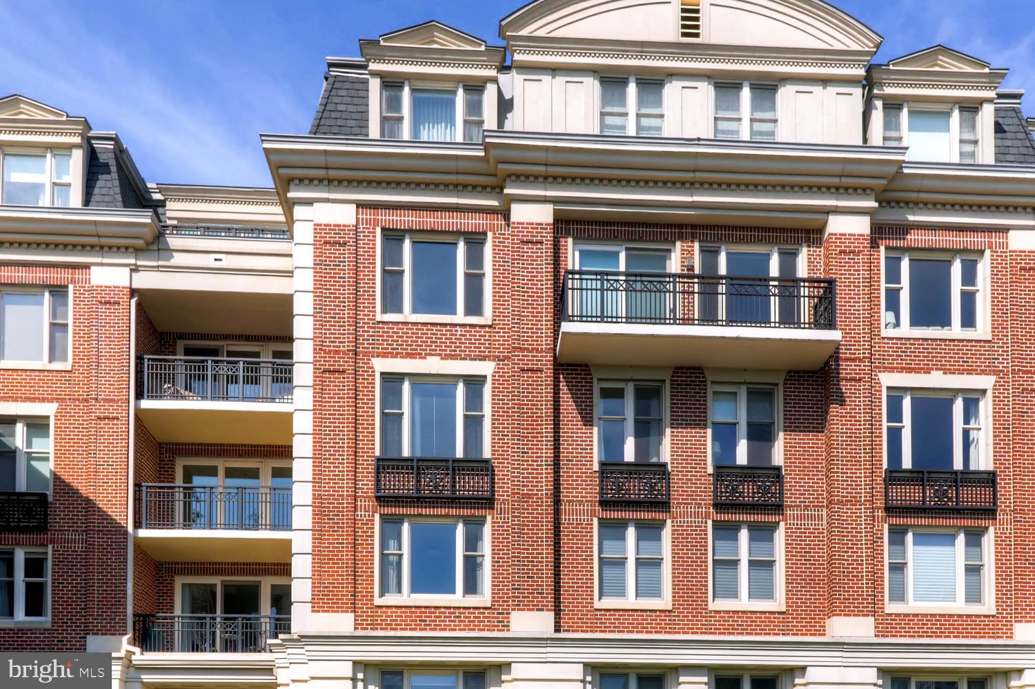 THE RITZ-CARLTON RESIDENCES - Residential Lease